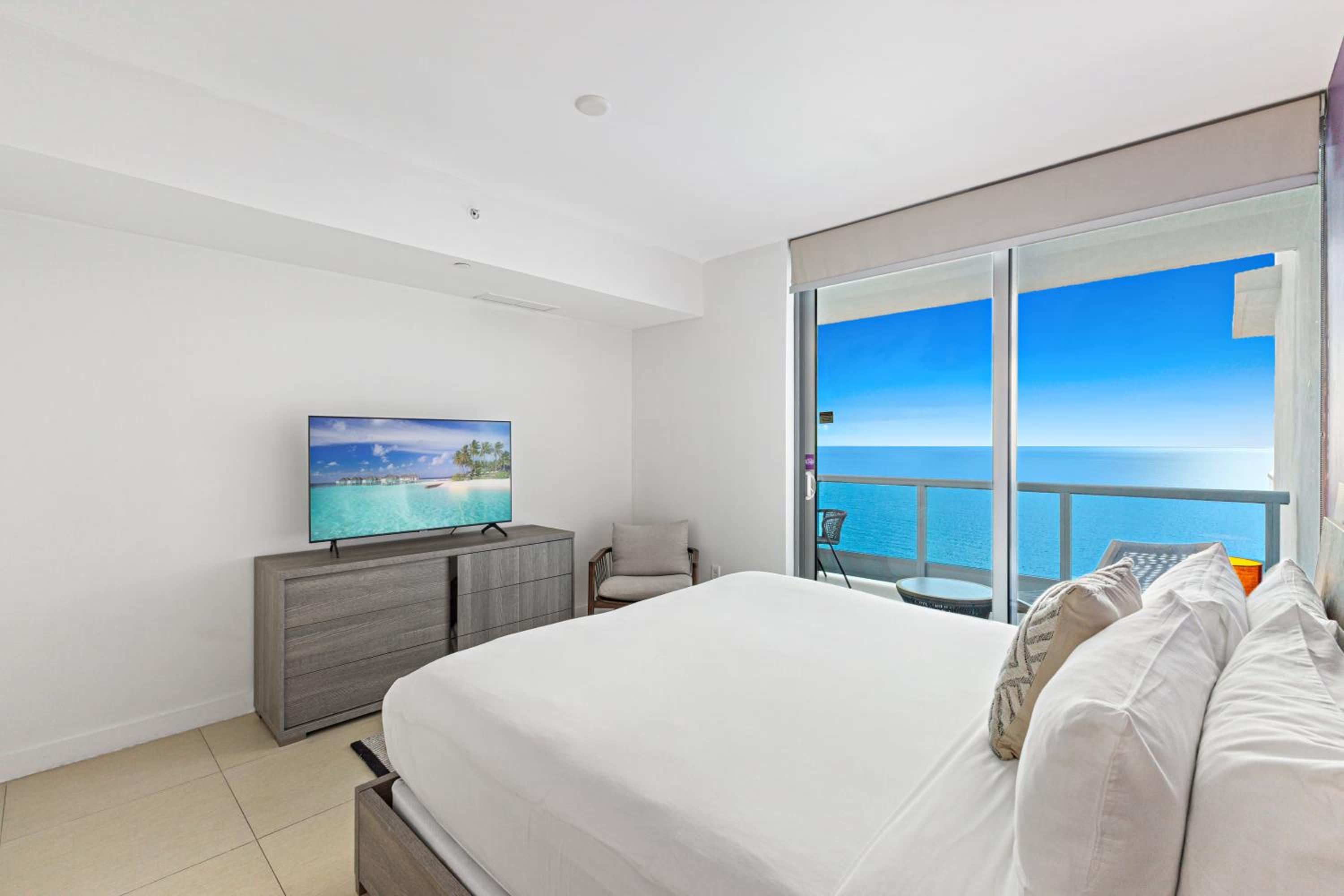 Dharma Home Suites Miami Beach at Monte Carlo