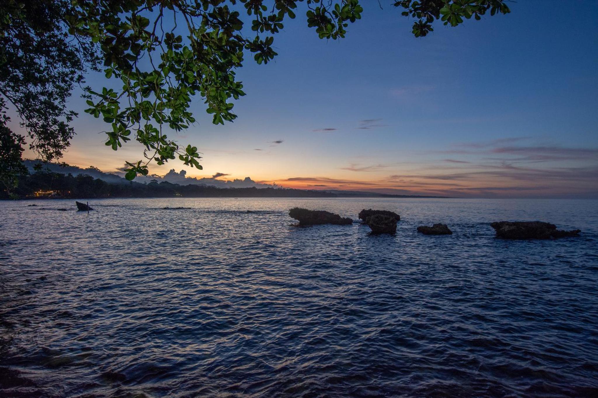 Namaitamí Casa Hermosa con AC y piscina a Solo 650 Metros del Parque Nacional Cahuita