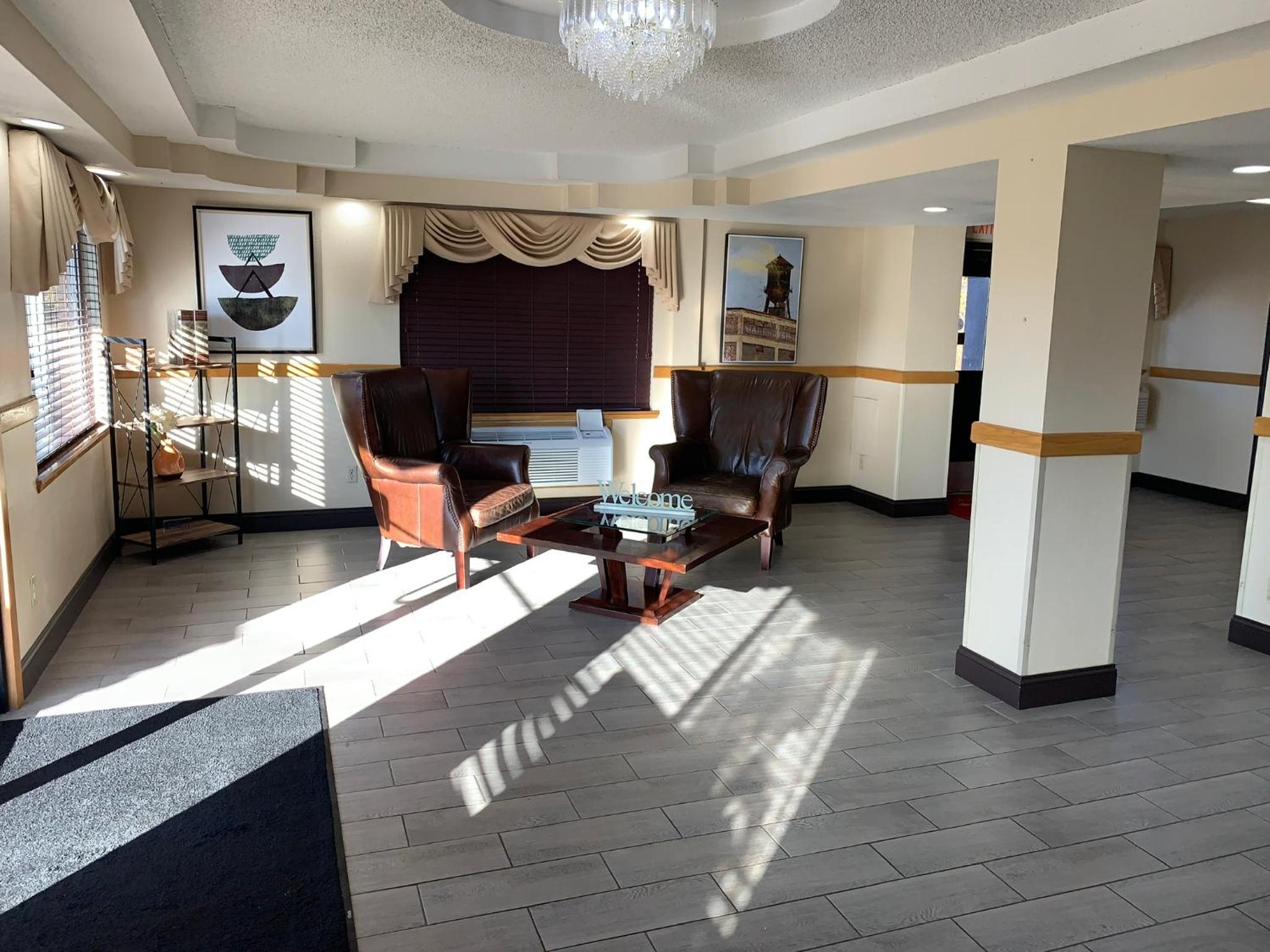Brentwood Inn Clinton view 4