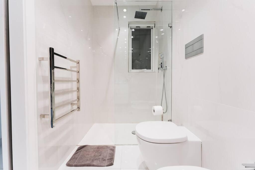 Luxury Sea View Apartment in Prime Location photo 3
