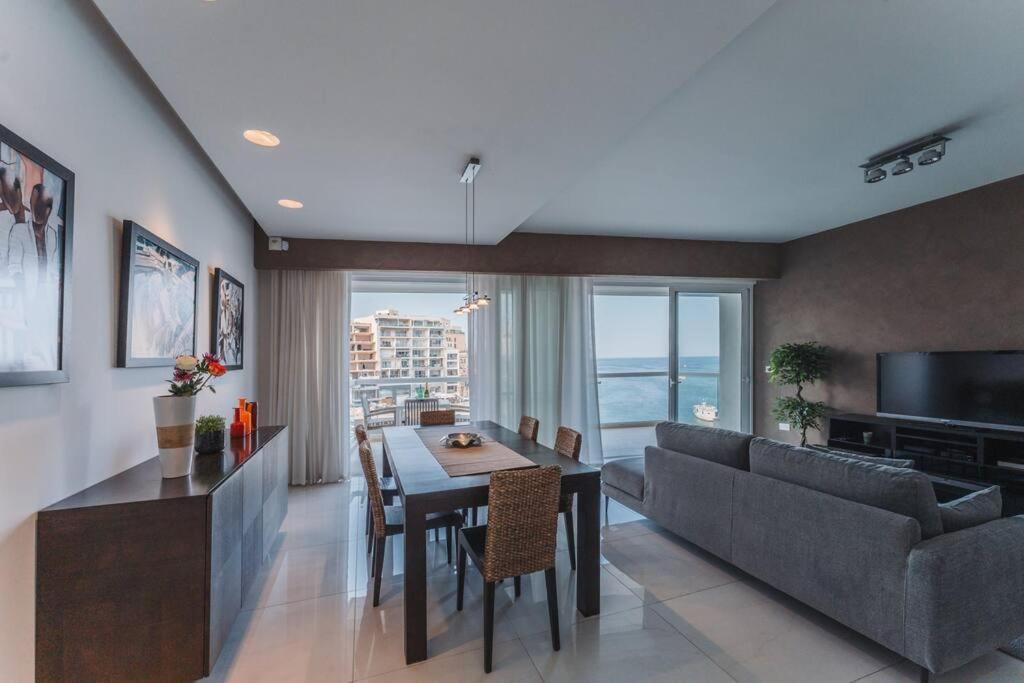 Luxury Sea View Apartment in Prime Location photo 4