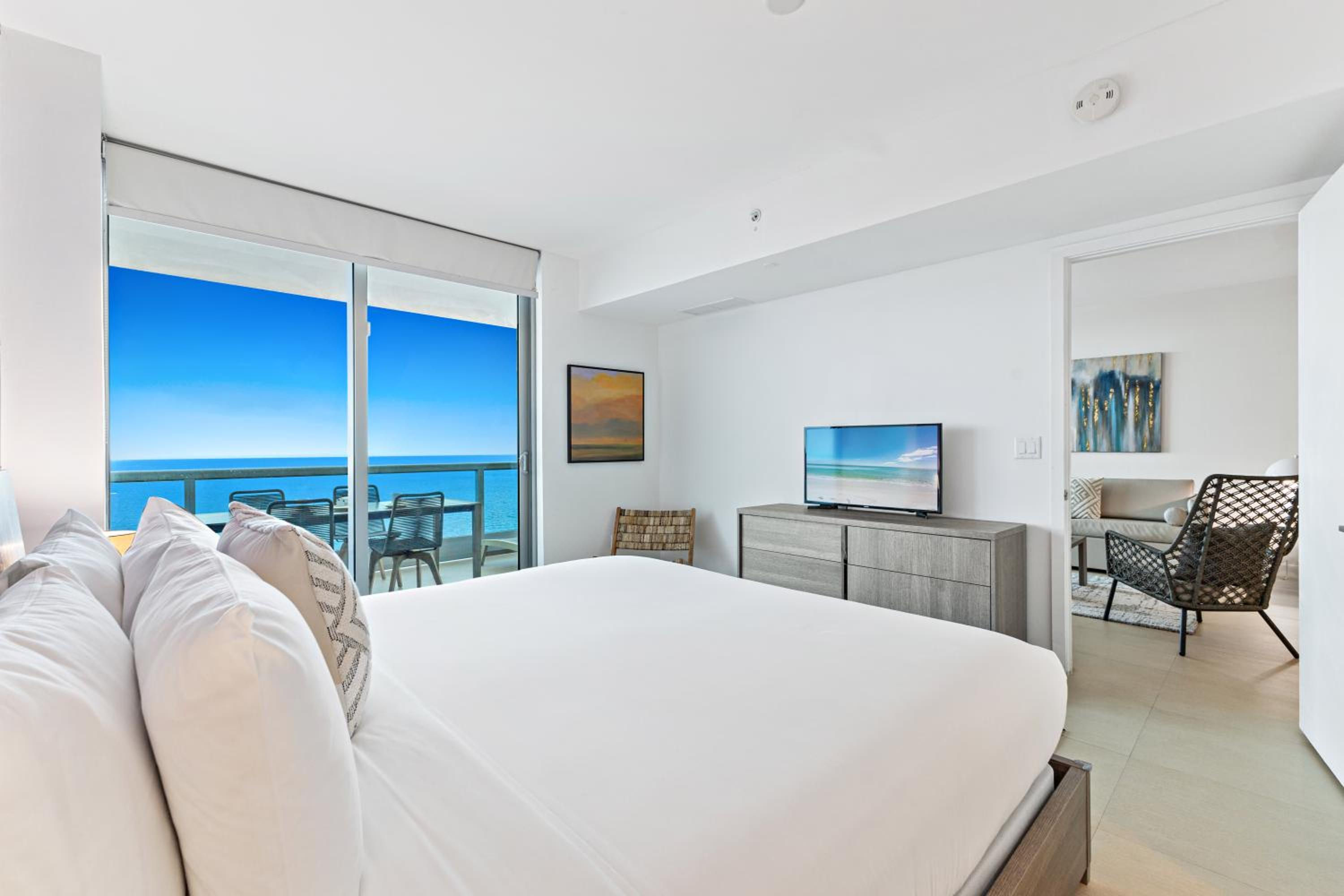 Dharma Home Suites Miami Beach at Monte Carlo