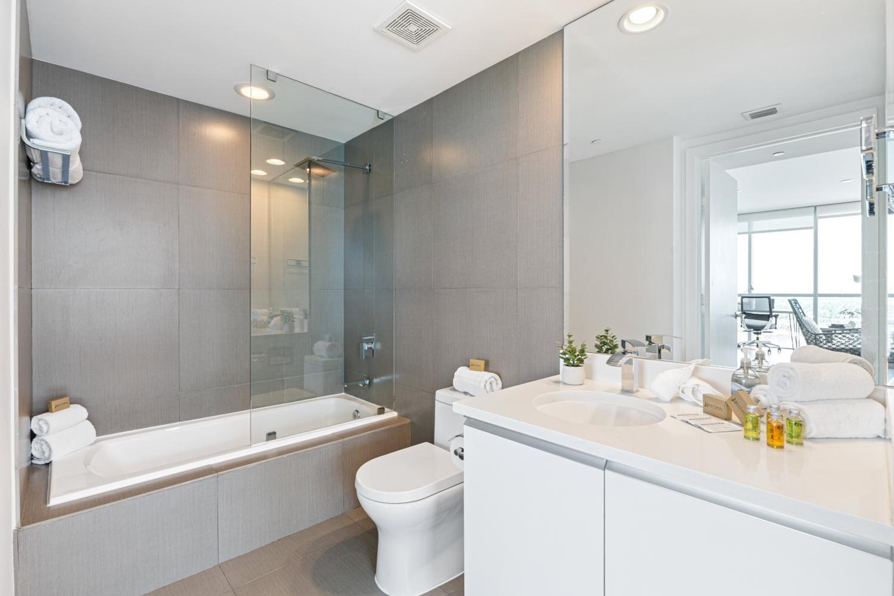 Dharma Home Suites Miami Beach at Monte Carlo