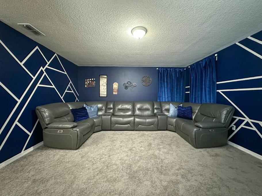 Magical Retreat - 15 Minutes From Theme Parks! Fall Specials! view 2