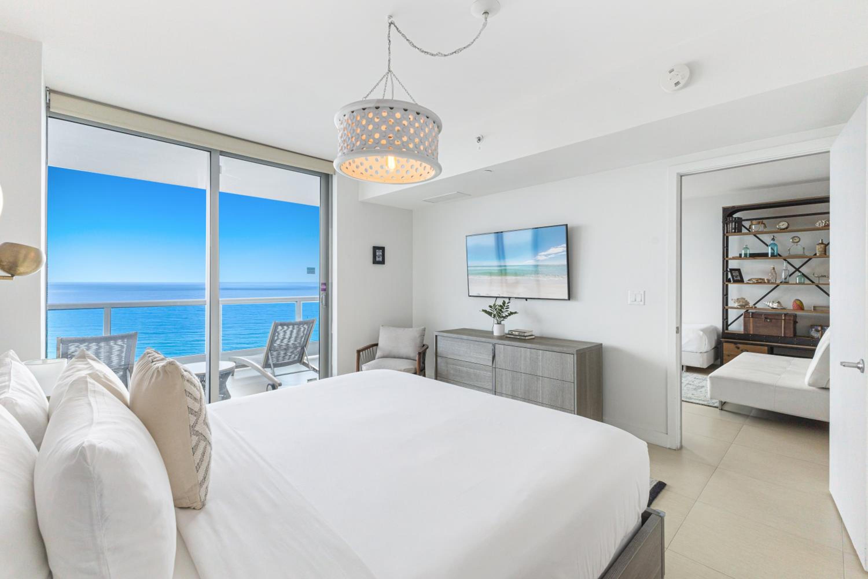 Dharma Home Suites Miami Beach at Monte Carlo