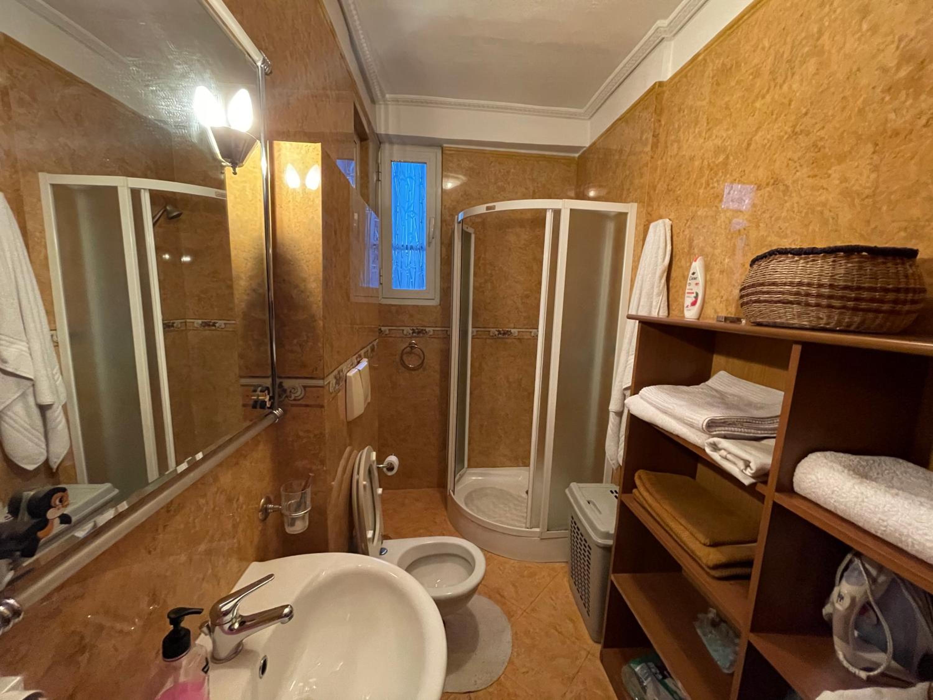Pine-Tree Spacious 2 BDR Apartment near Tanners' Bridge with hot tub