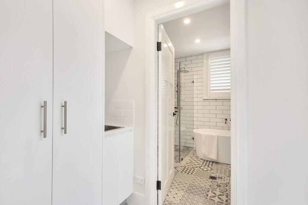 Sydney CBD Waterview apartment 56
