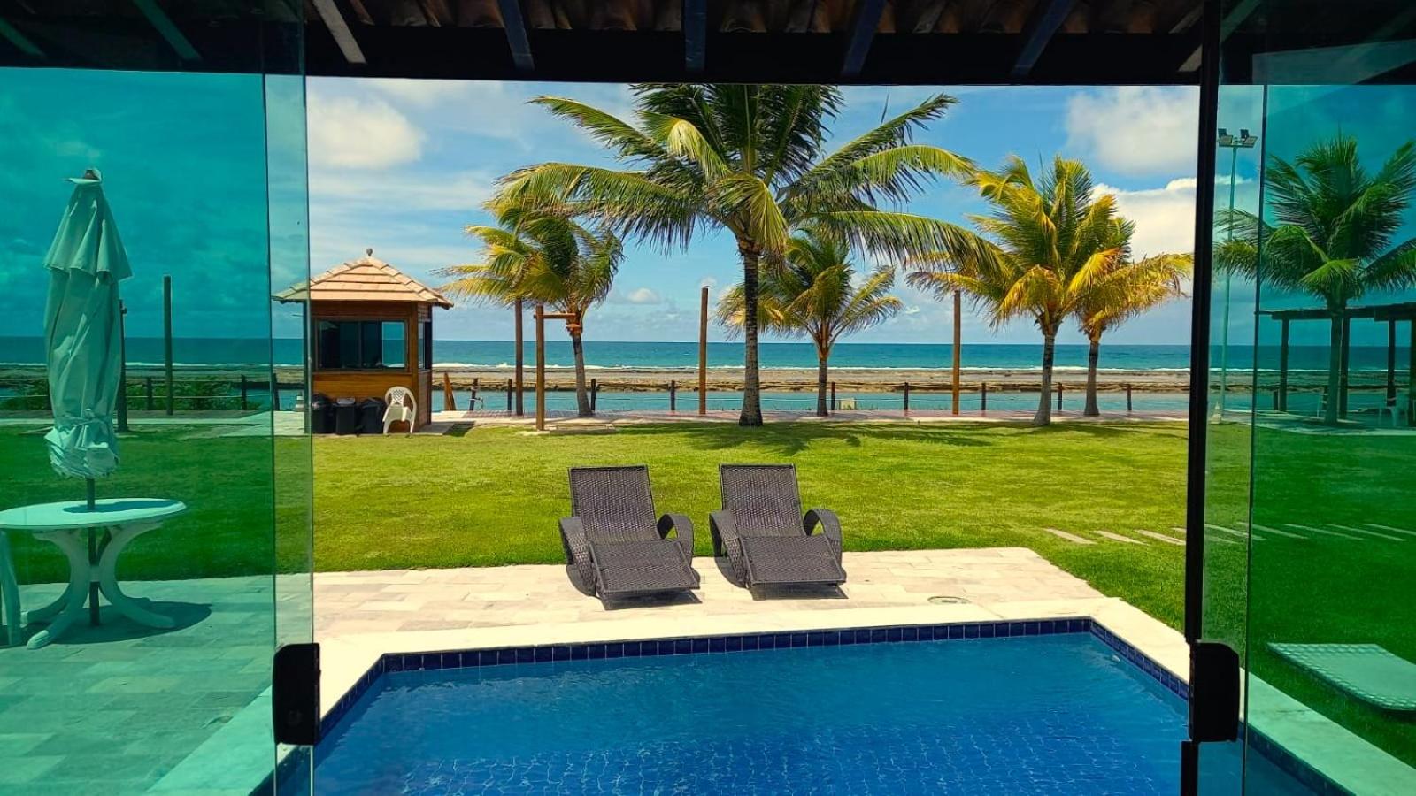 Casa à beira-mar 23 - Pé na Areia, Tipo Bangalô, Piscina Privativa, Muro Alto, Porto de Galinhas, PE