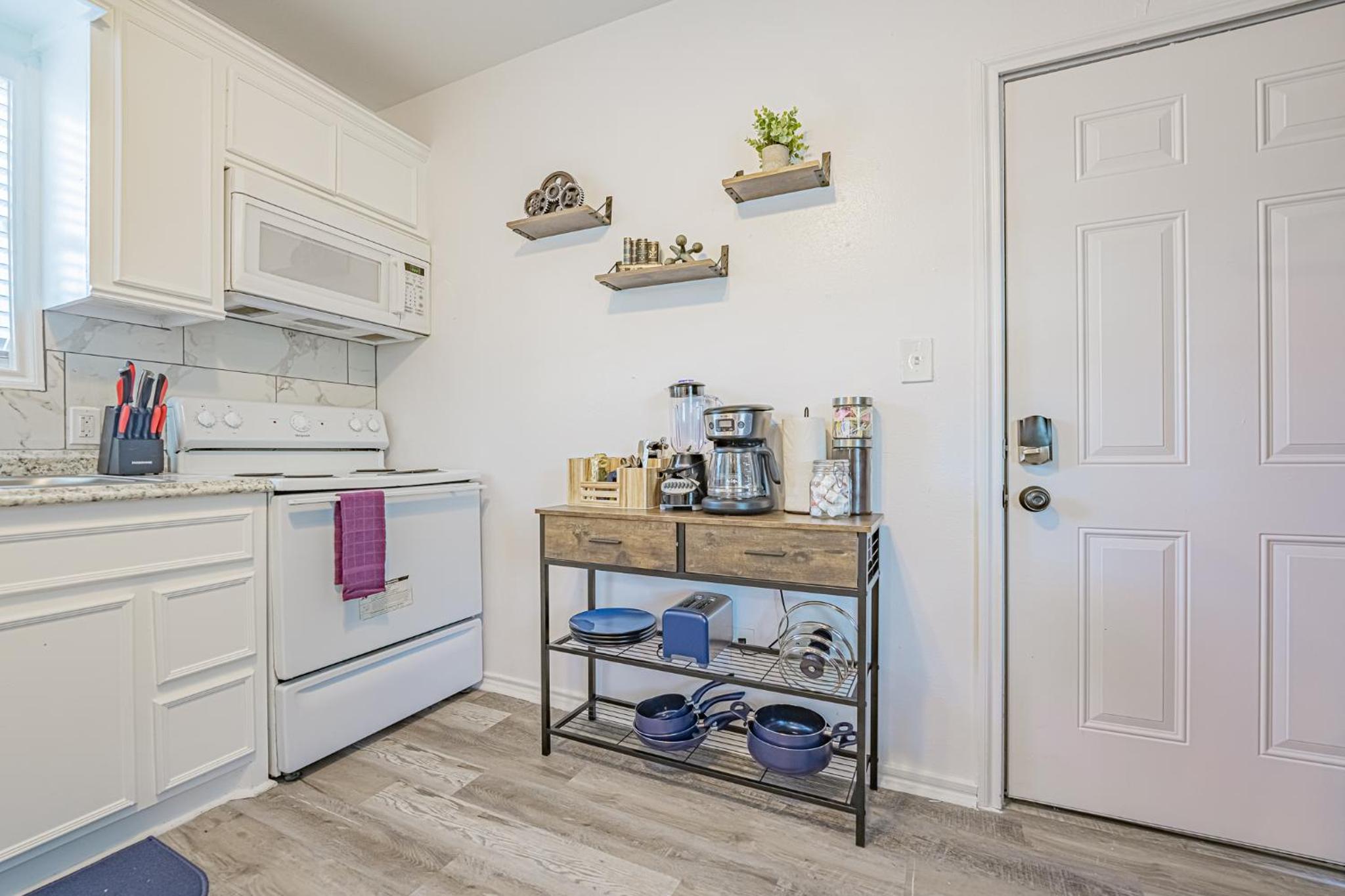 SuperValue Suite #6 @ East End Revitalized view 4