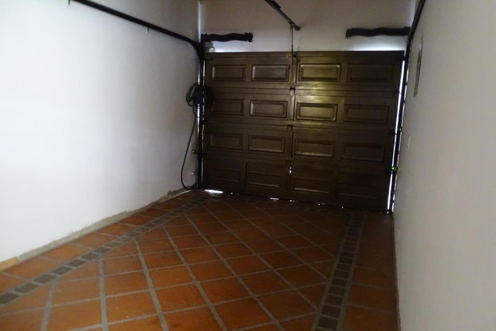 CASA COMPLETA CERCA DEL PARQUE CON GARAGE