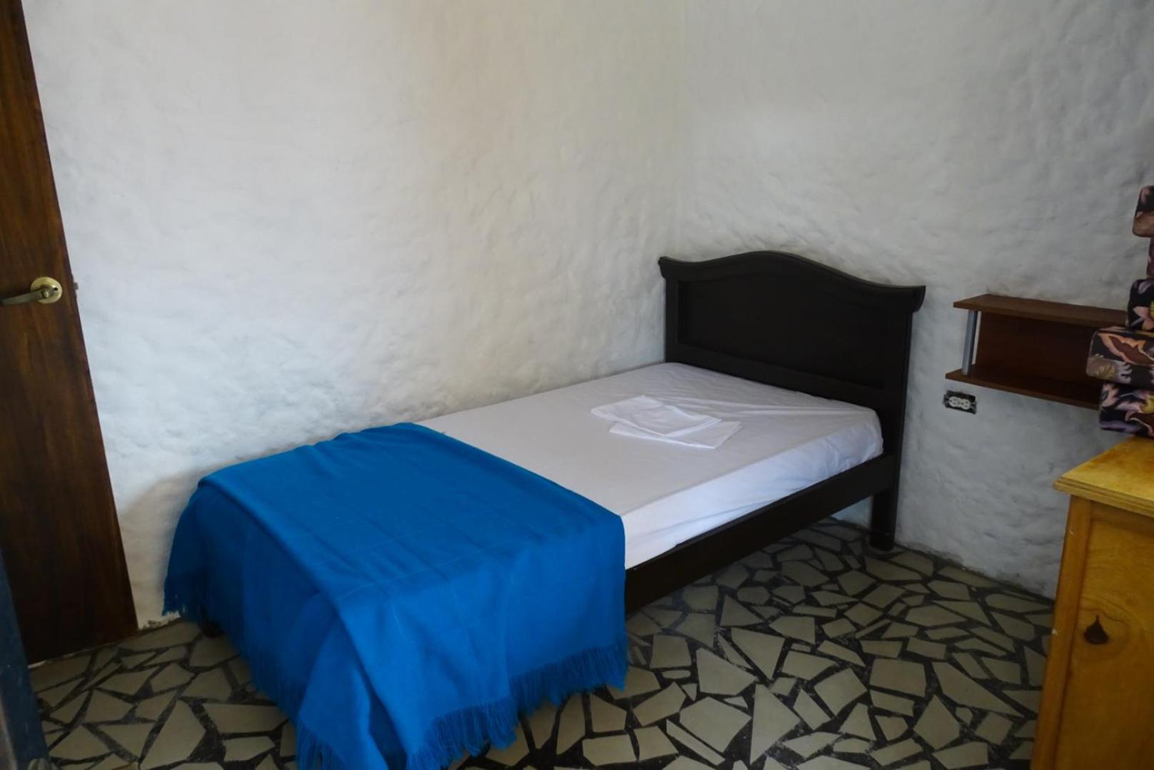 CASA COMPLETA CERCA DEL PARQUE CON GARAGE