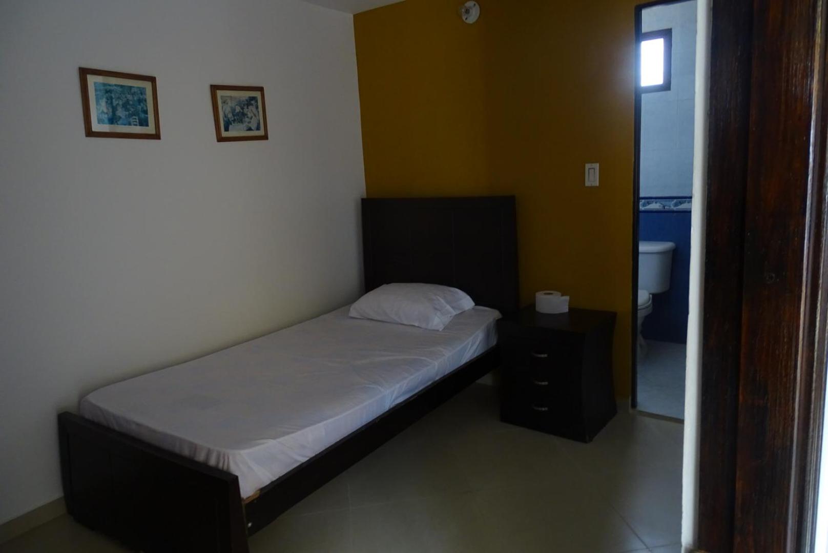 CASA COMPLETA CERCA DEL PARQUE CON GARAGE