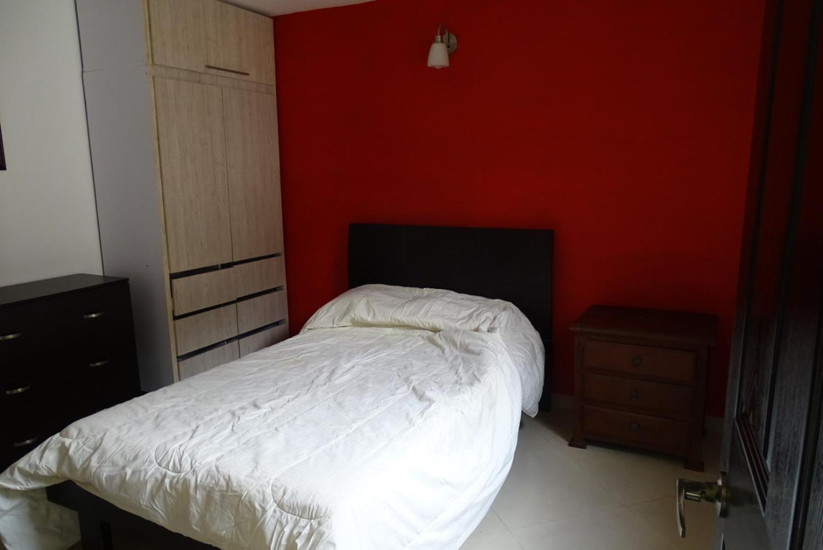 CASA COMPLETA CERCA DEL PARQUE CON GARAGE
