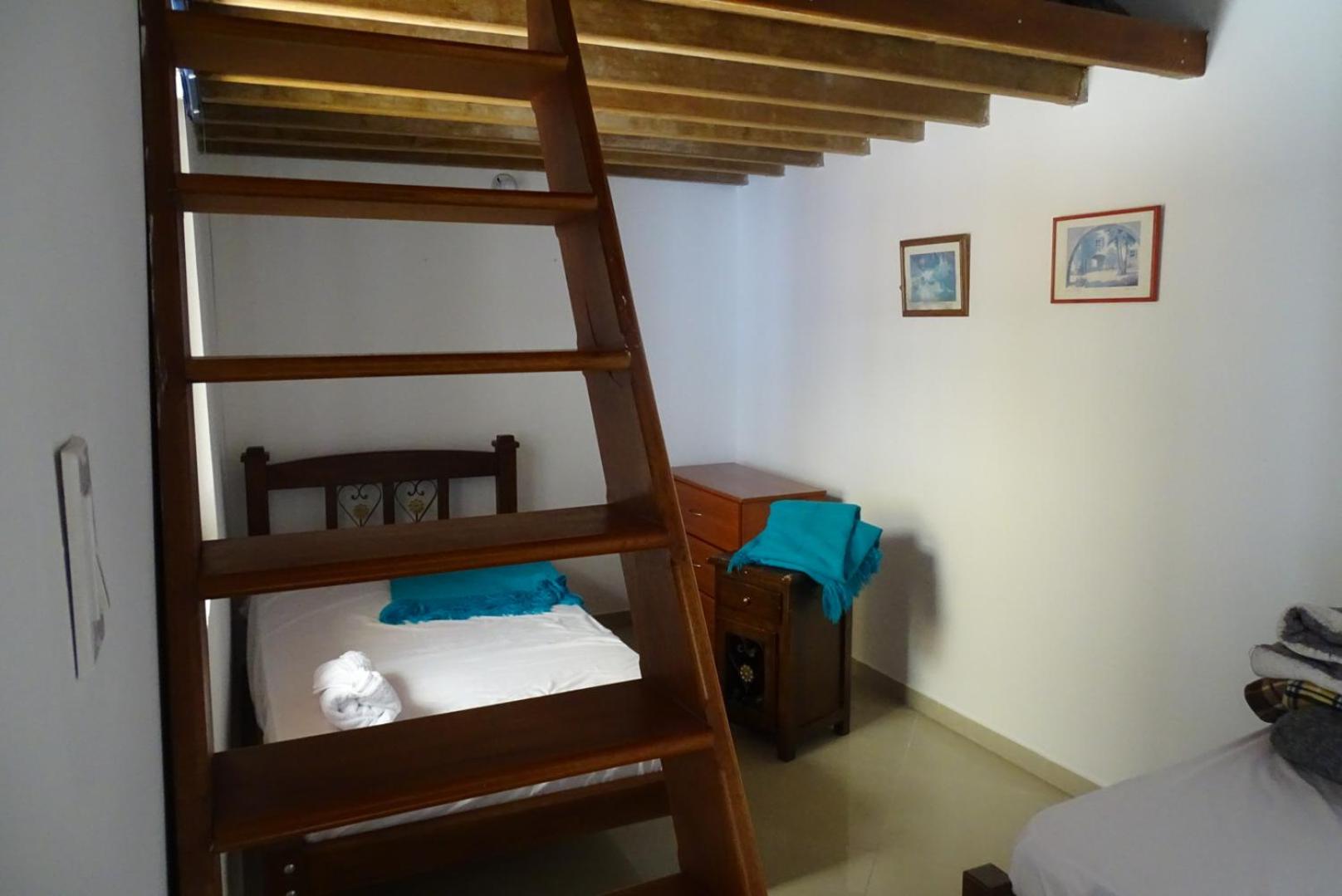CASA COMPLETA CERCA DEL PARQUE CON GARAGE