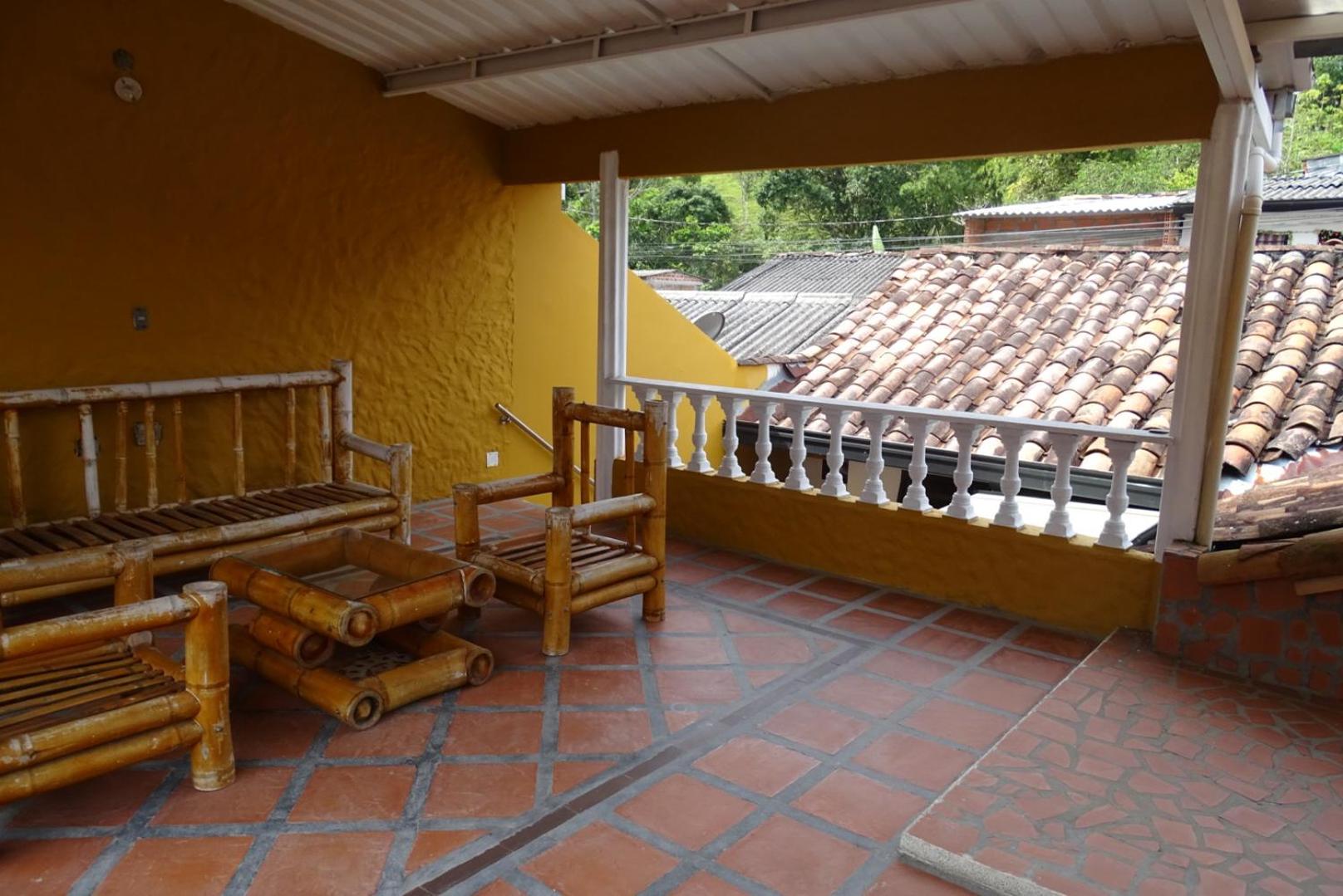 CASA COMPLETA CERCA DEL PARQUE CON GARAGE
