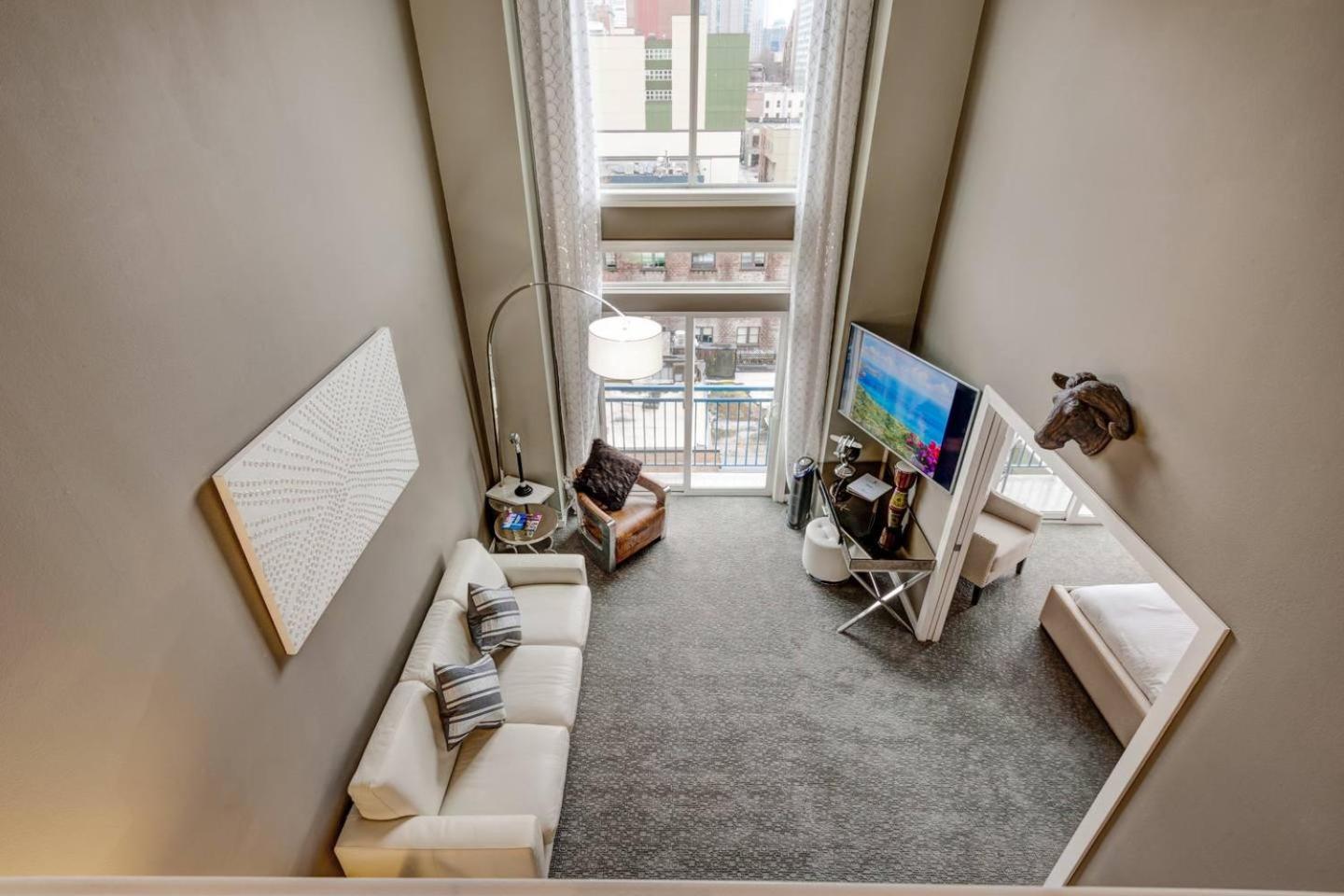 Modern Downtown Top Floor Penthouse With Bay Views view 4