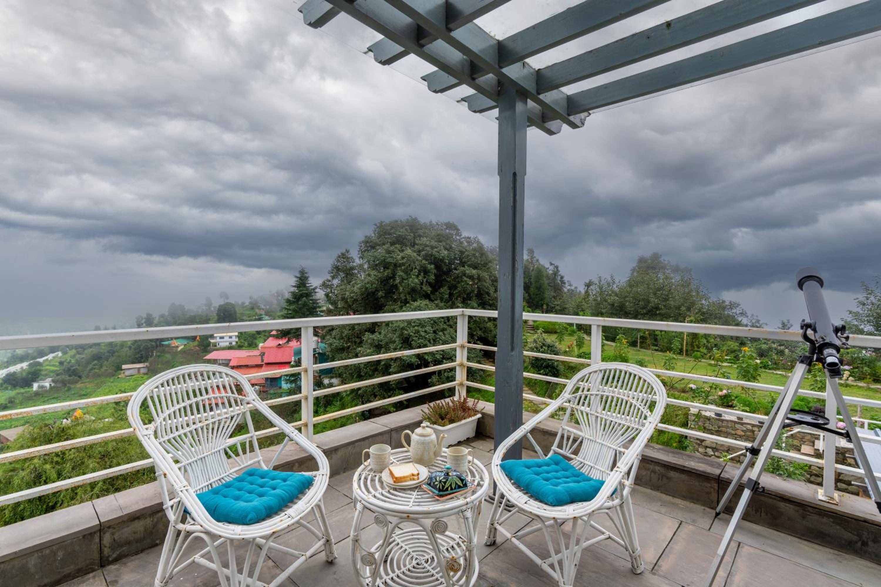 SaffronStays Hydrangea Hill - with Valley Views, Fireplace & Family Celebrations