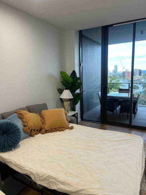 Waterview Two Bedrooms Home & Free Parking