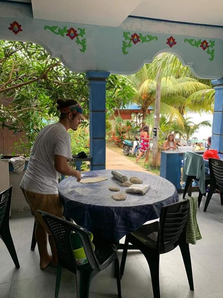 Ella's Place Salang Tioman