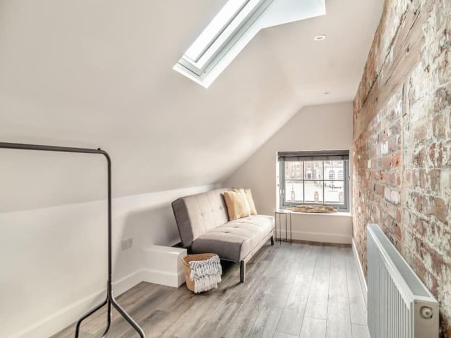 Town centre house, views over Quay & free parking! view 2
