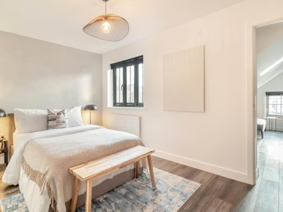 Town centre house, views over Quay & free parking! view 3
