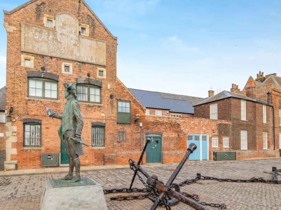 Town centre house, views over Quay & free parking! view 4