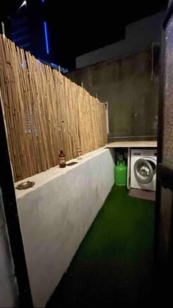 Gzira Prime Spot, Stylish Industrial Apt, Sleeps 11
