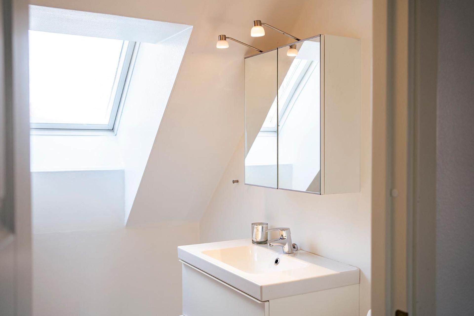 Rymligt radhus med trädgård & parkering