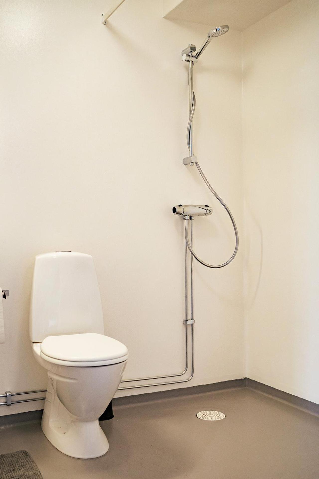 Rymligt radhus med trädgård & parkering