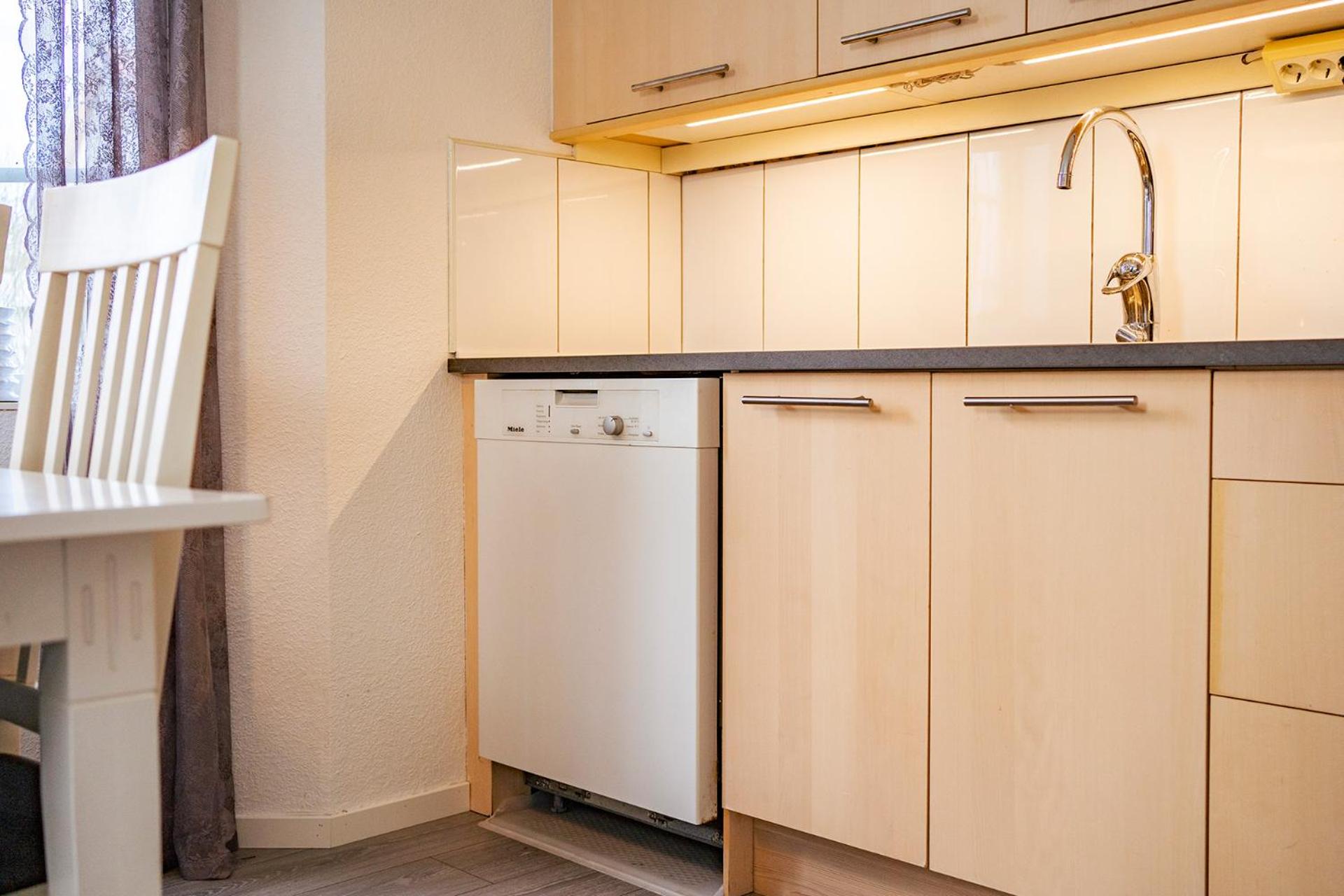 Rymligt radhus med trädgård & parkering
