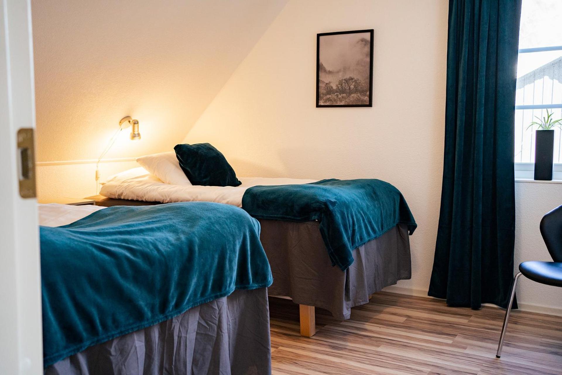 Rymligt radhus med trädgård & parkering