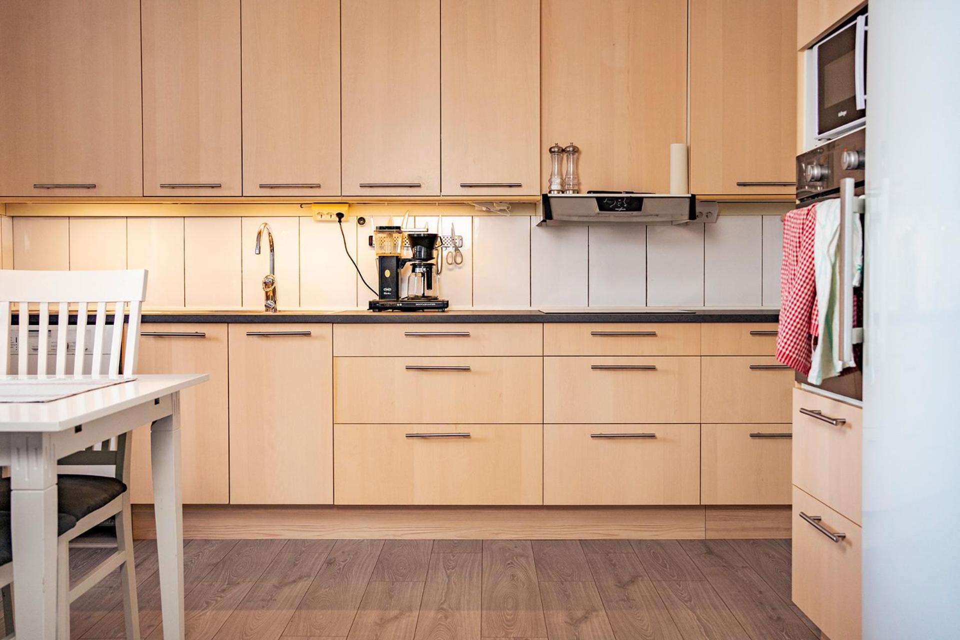 Rymligt radhus med trädgård & parkering