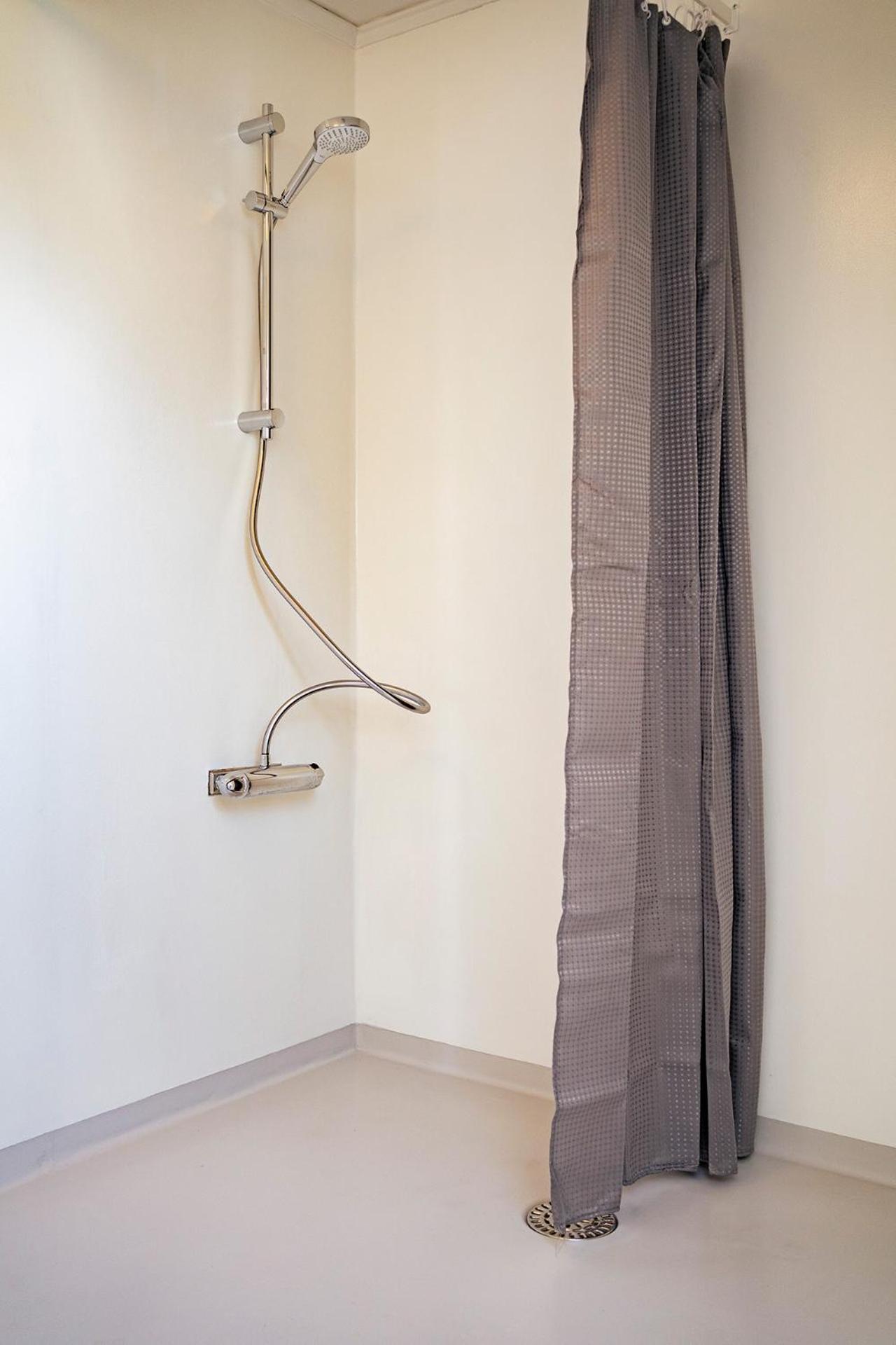 Rymligt radhus med trädgård & parkering