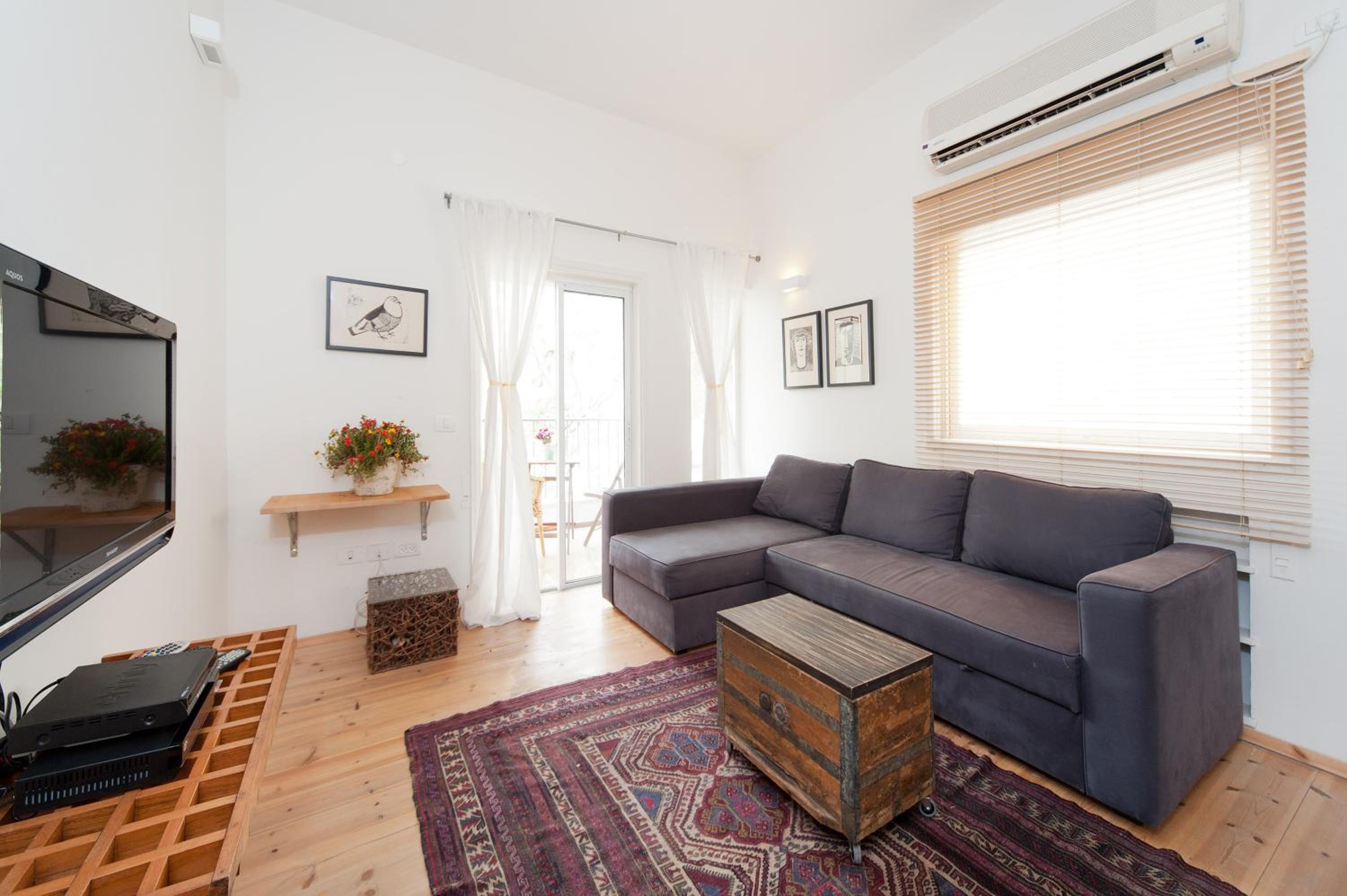 Stylish Apt w Charming Balcony in the Very Center view 2