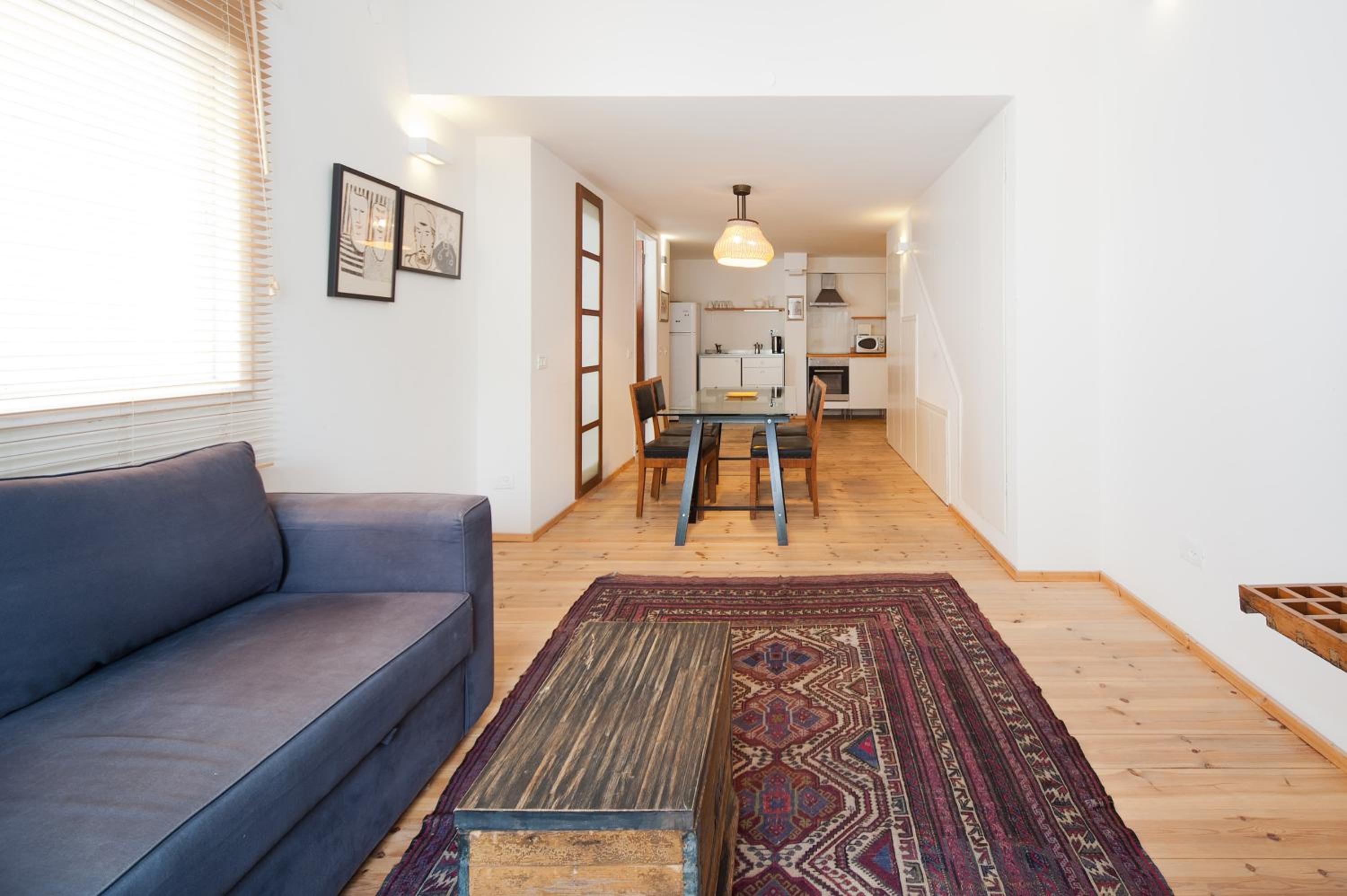 Stylish Apt w Charming Balcony in the Very Center view 4