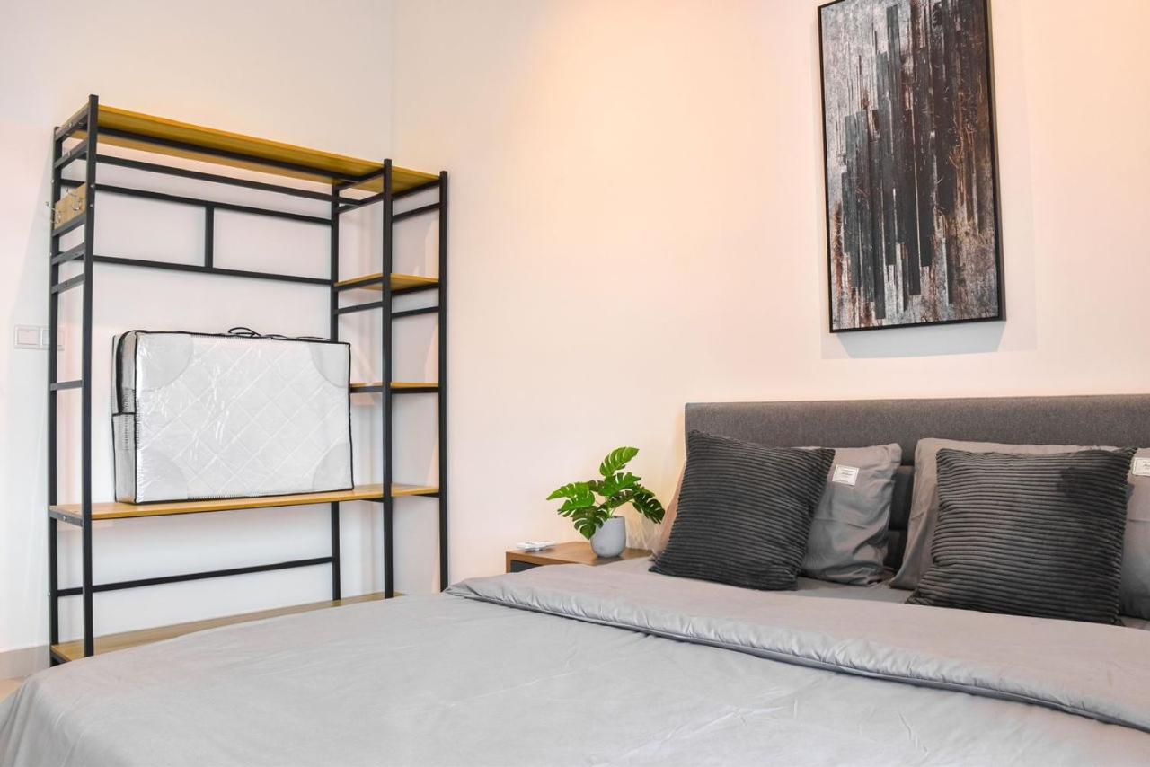 10 min to My town family unit By Nexx Field