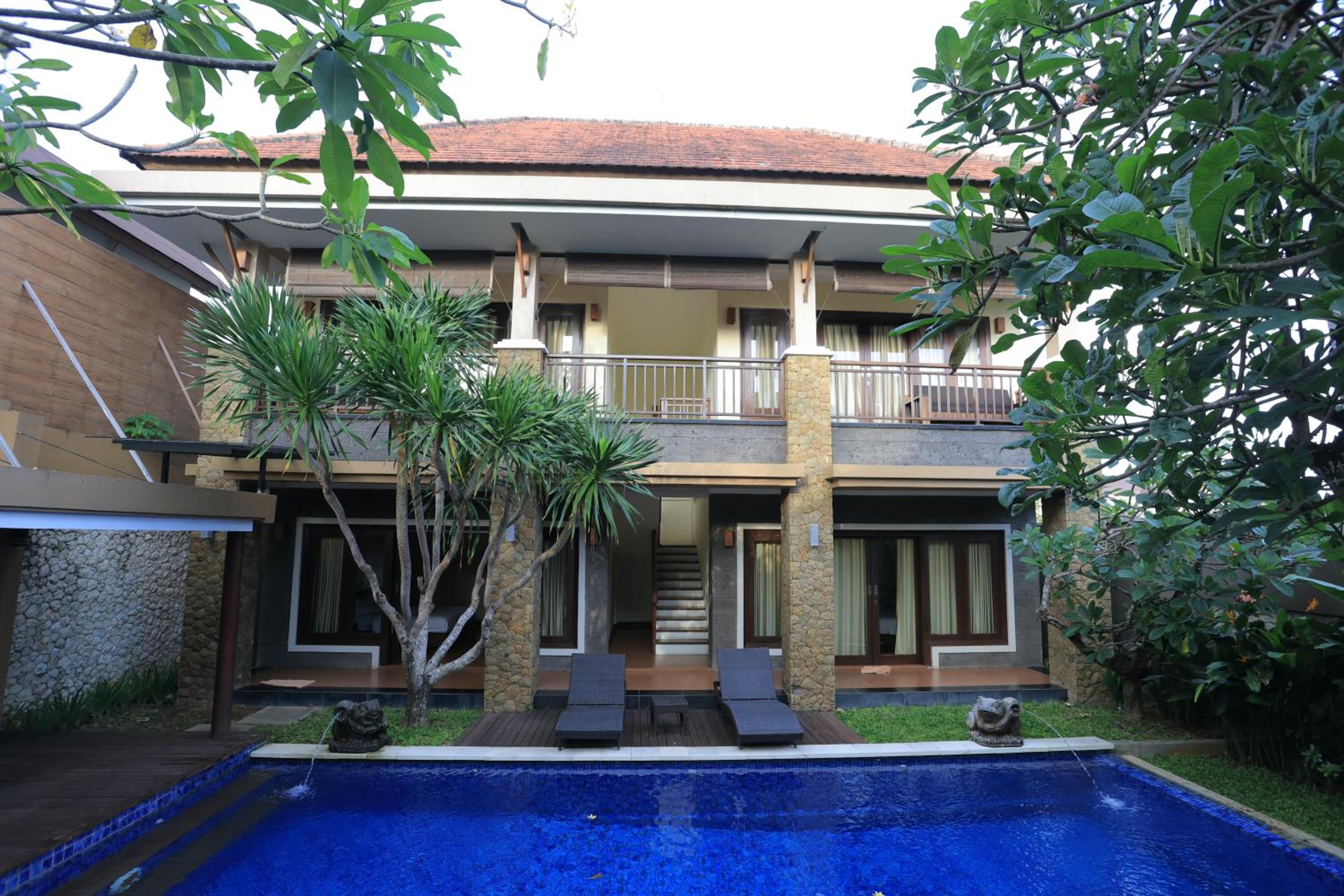 4 bedroom villa with pool in the center of Seminyak