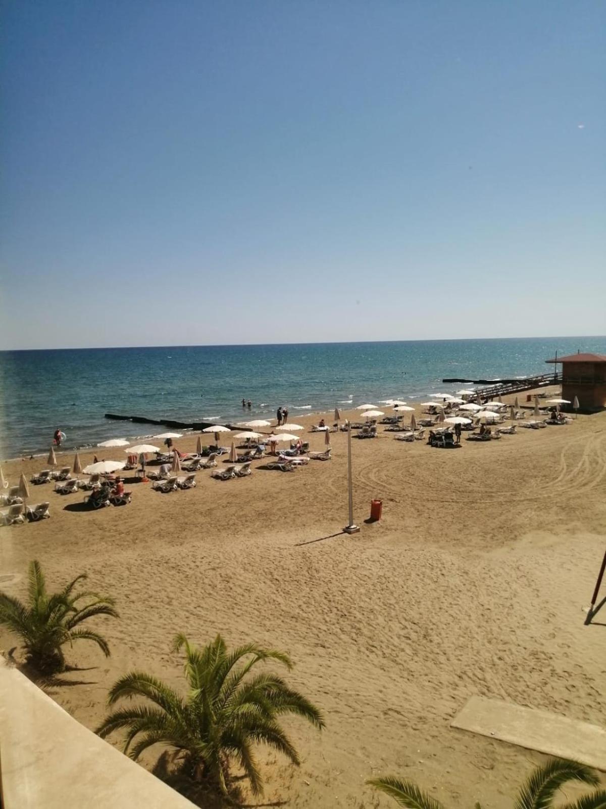 Quattro Beachfront Sea View Ap 4