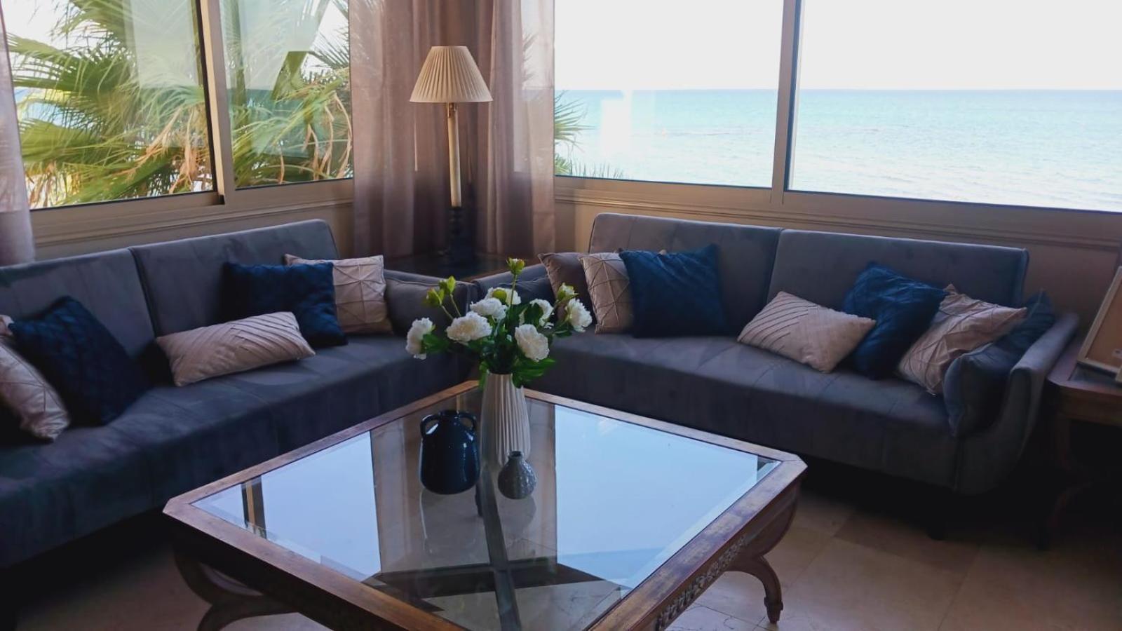 Quattro Beachfront Sea View Ap 4