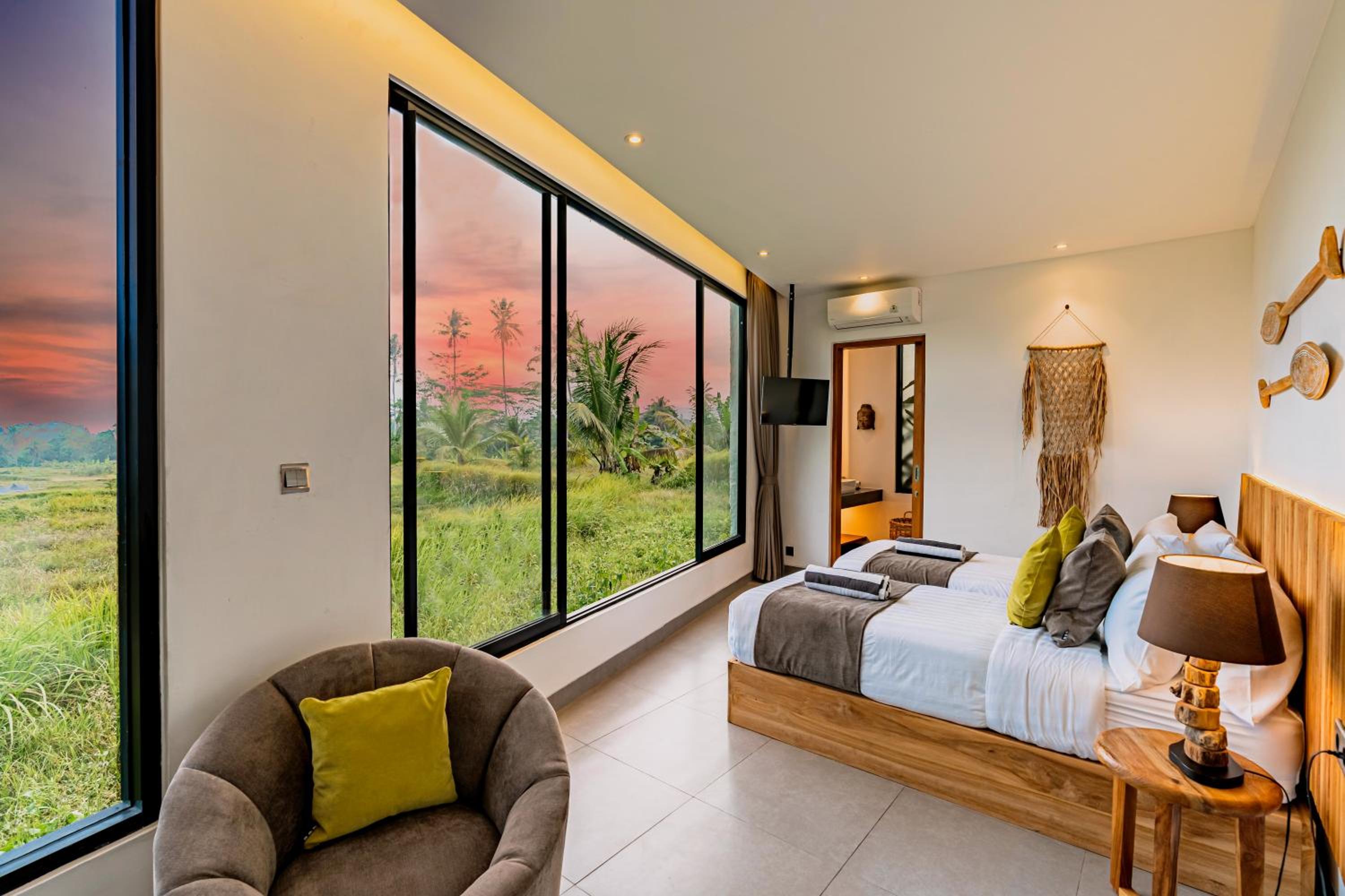 Brand NEW 6BR Villa Amazing VIEWS view 3
