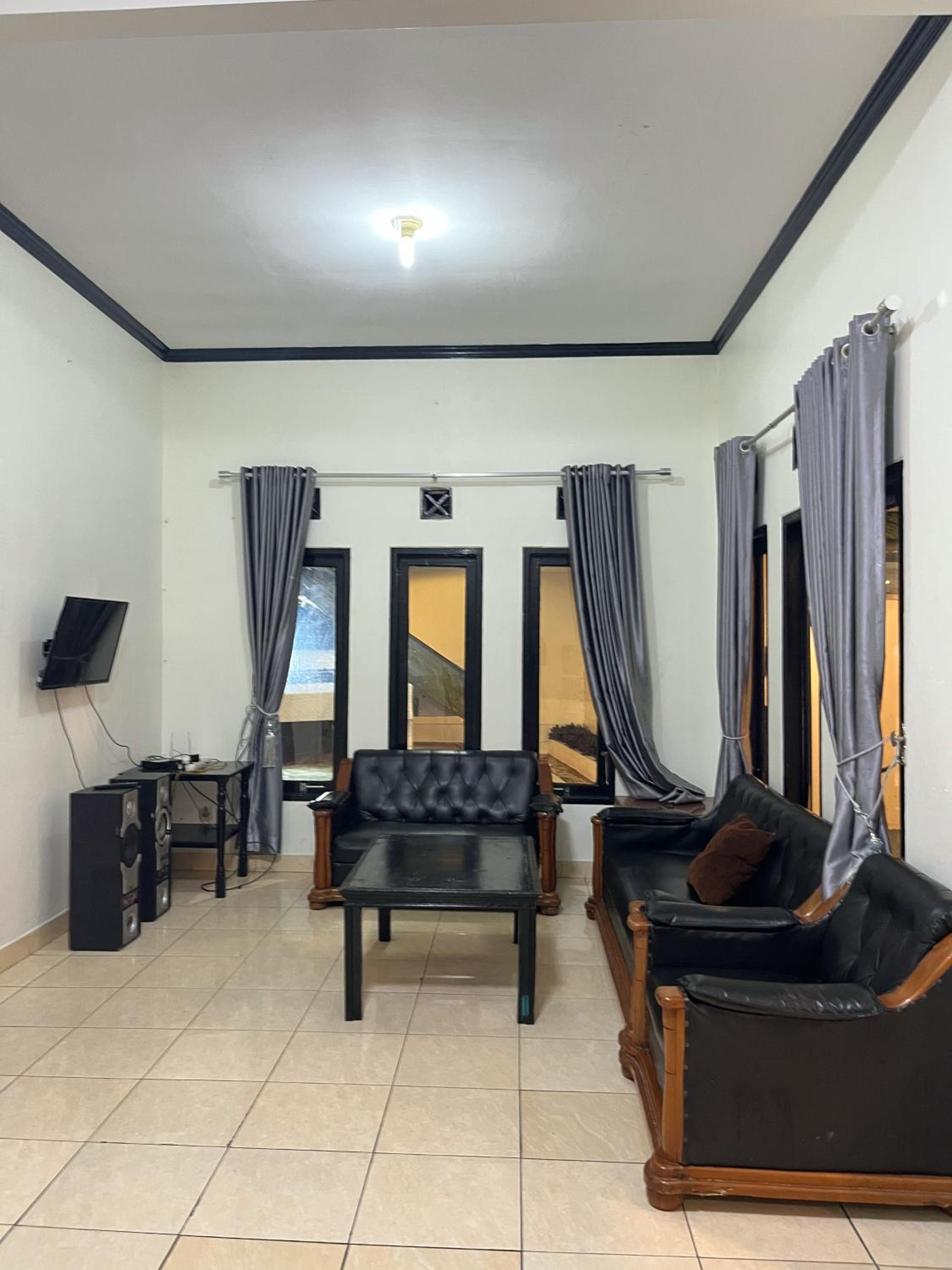 Villa Sindang Restu Sr Cisarua 4Br 20 Pax view 4