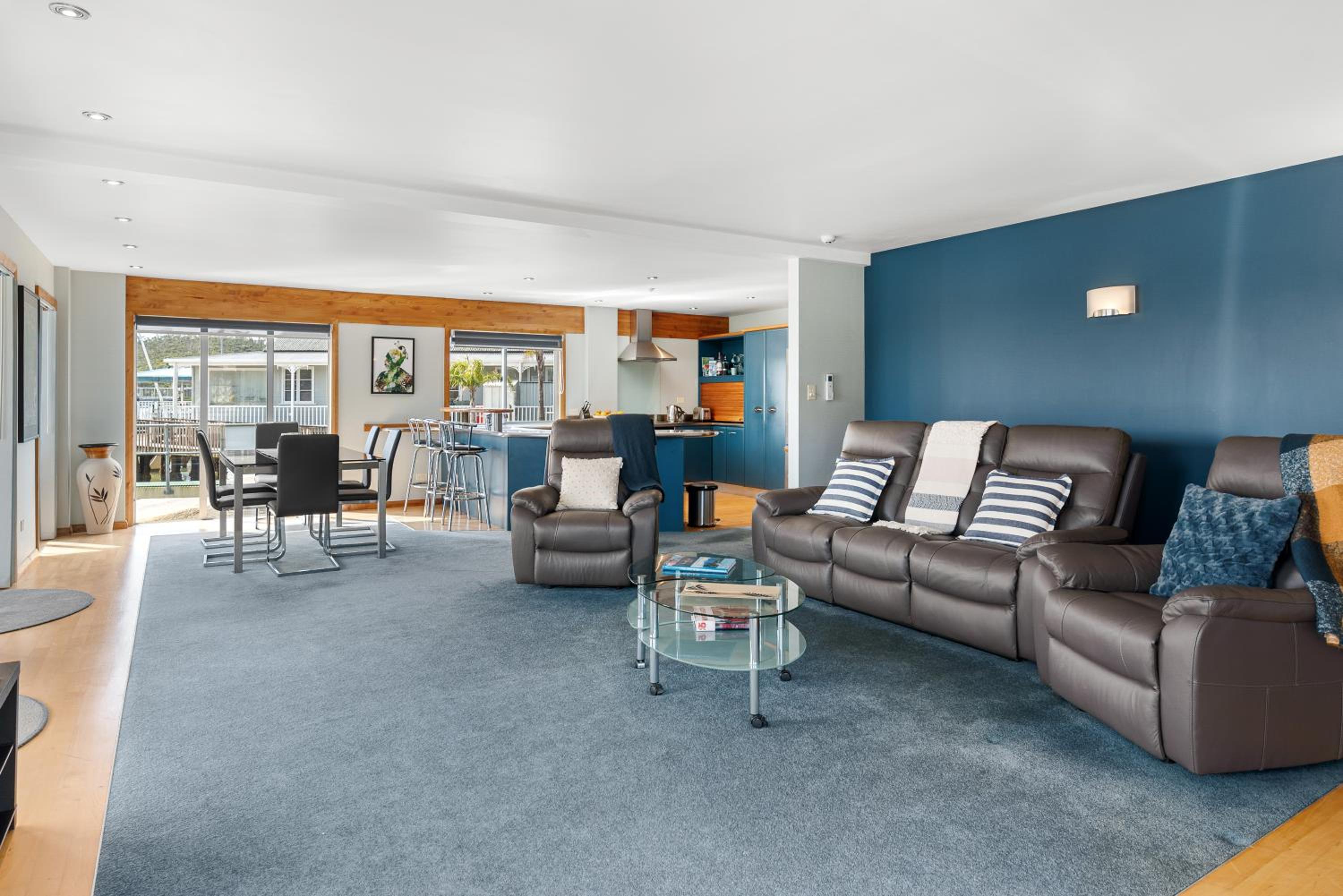 Bay of Islands 2 Bedrooms On The Water-The Landing view 3