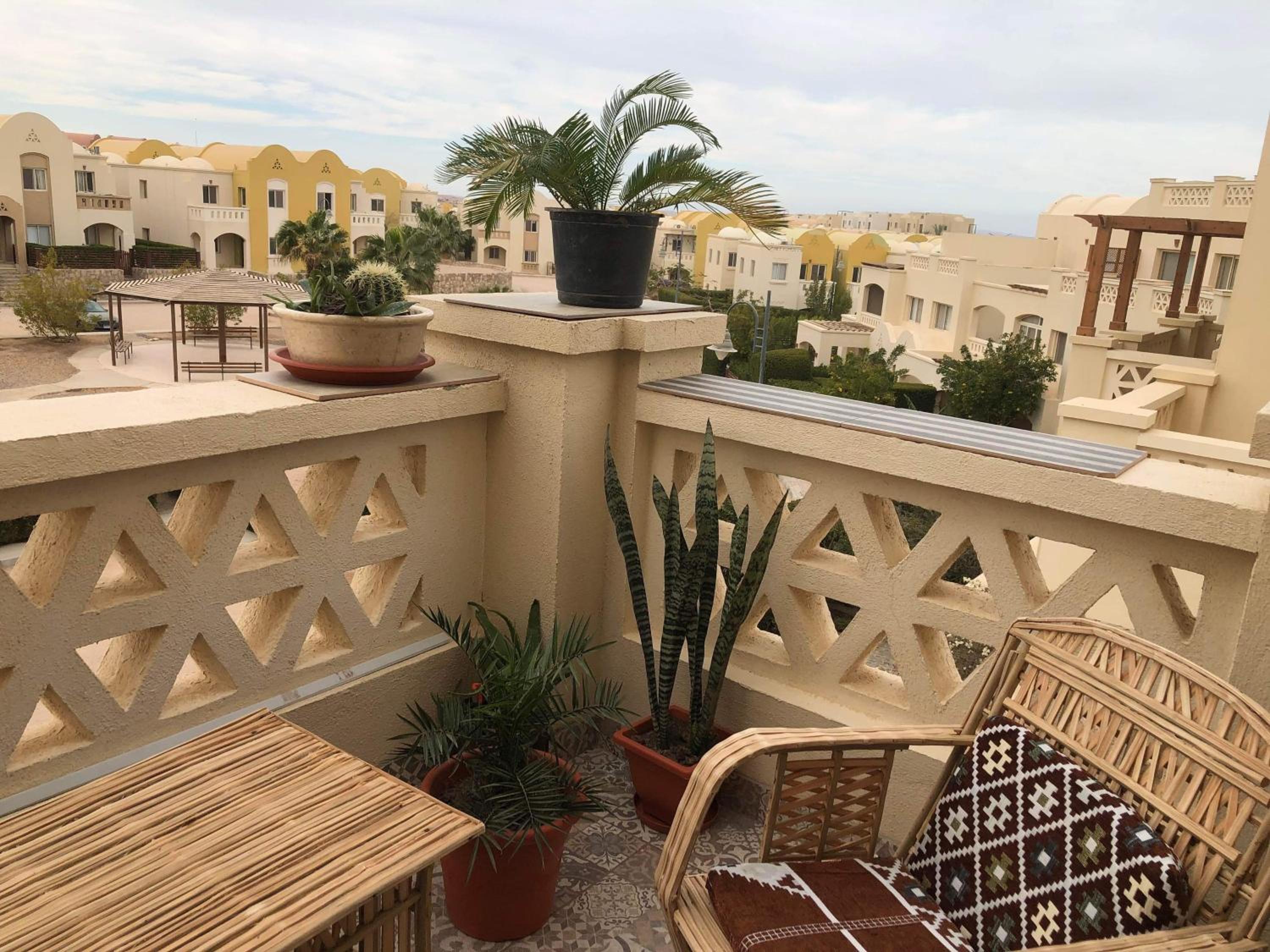 1 Bed Apartment with Public Pool HotTub & PetsOk