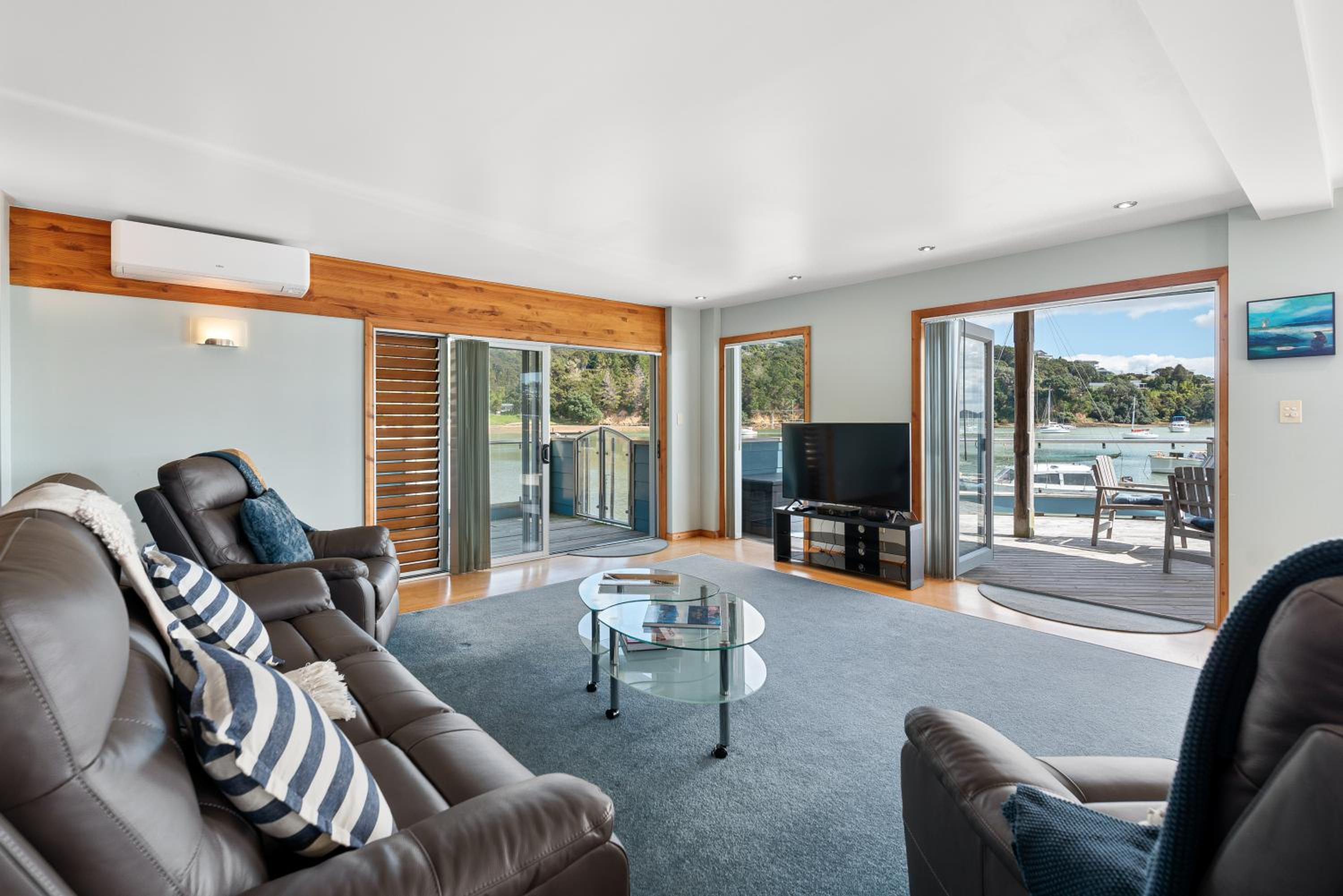 Bay of Islands 2 Bedrooms On The Water-The Landing view 5