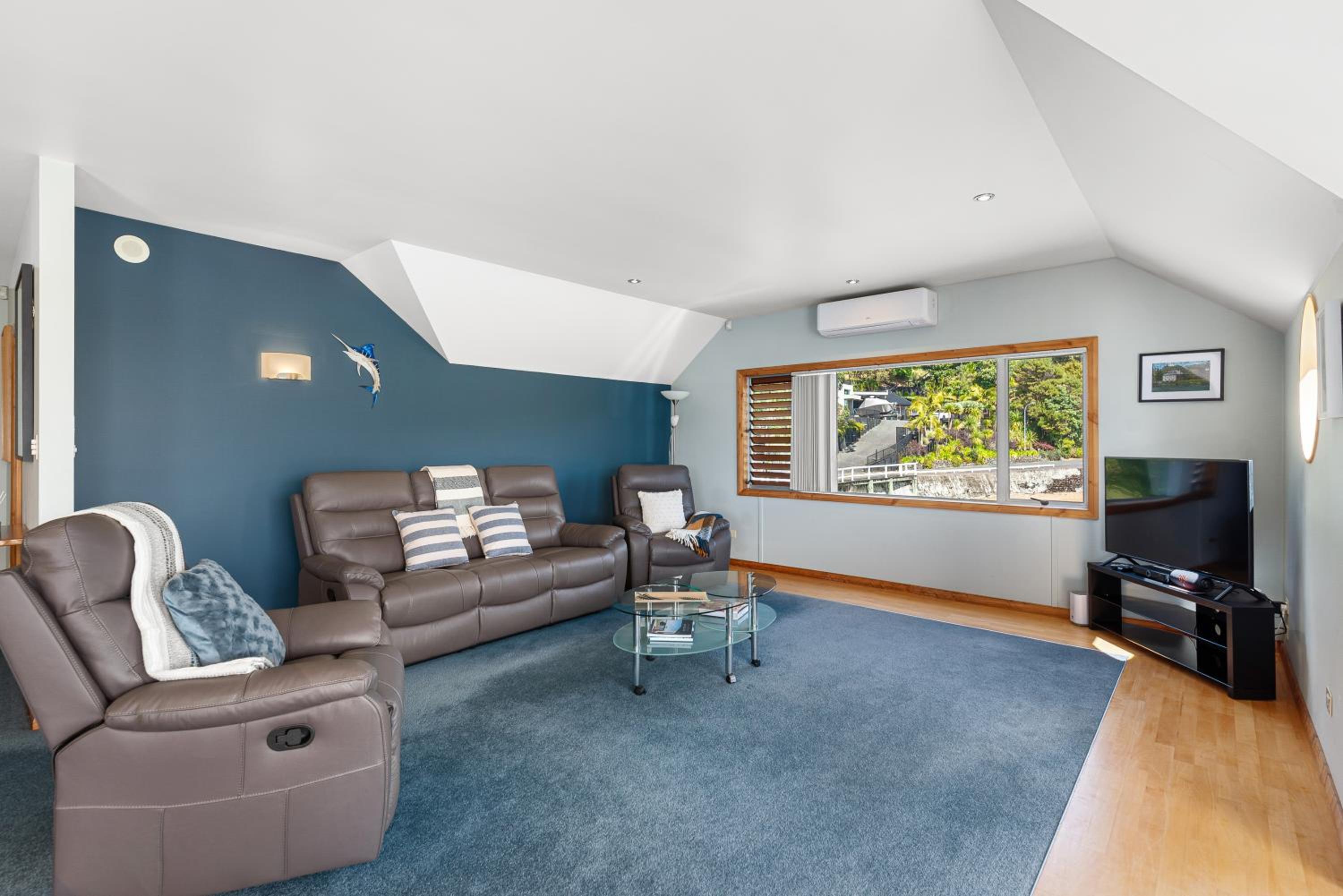 Bay of Islands Apartment On The Water- The Bridge view 2