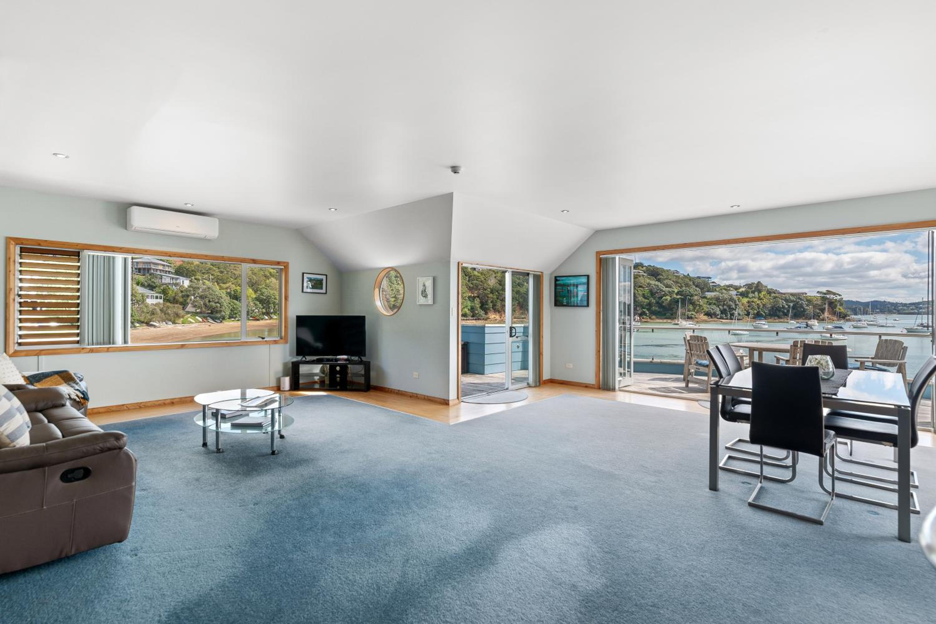 Bay of Islands Apartment On The Water- The Bridge view 4