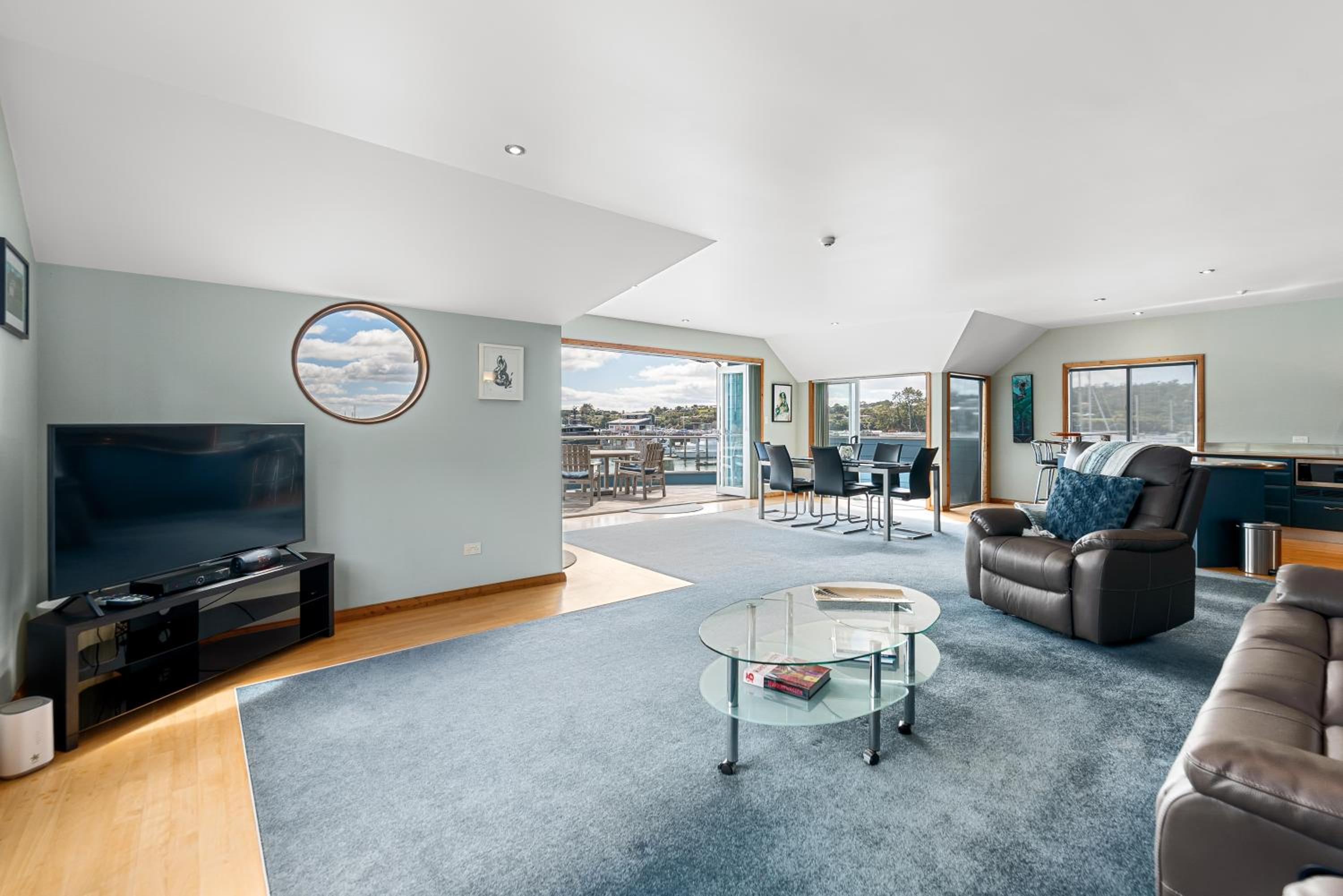 Bay of Islands Apartment On The Water- The Bridge view 3