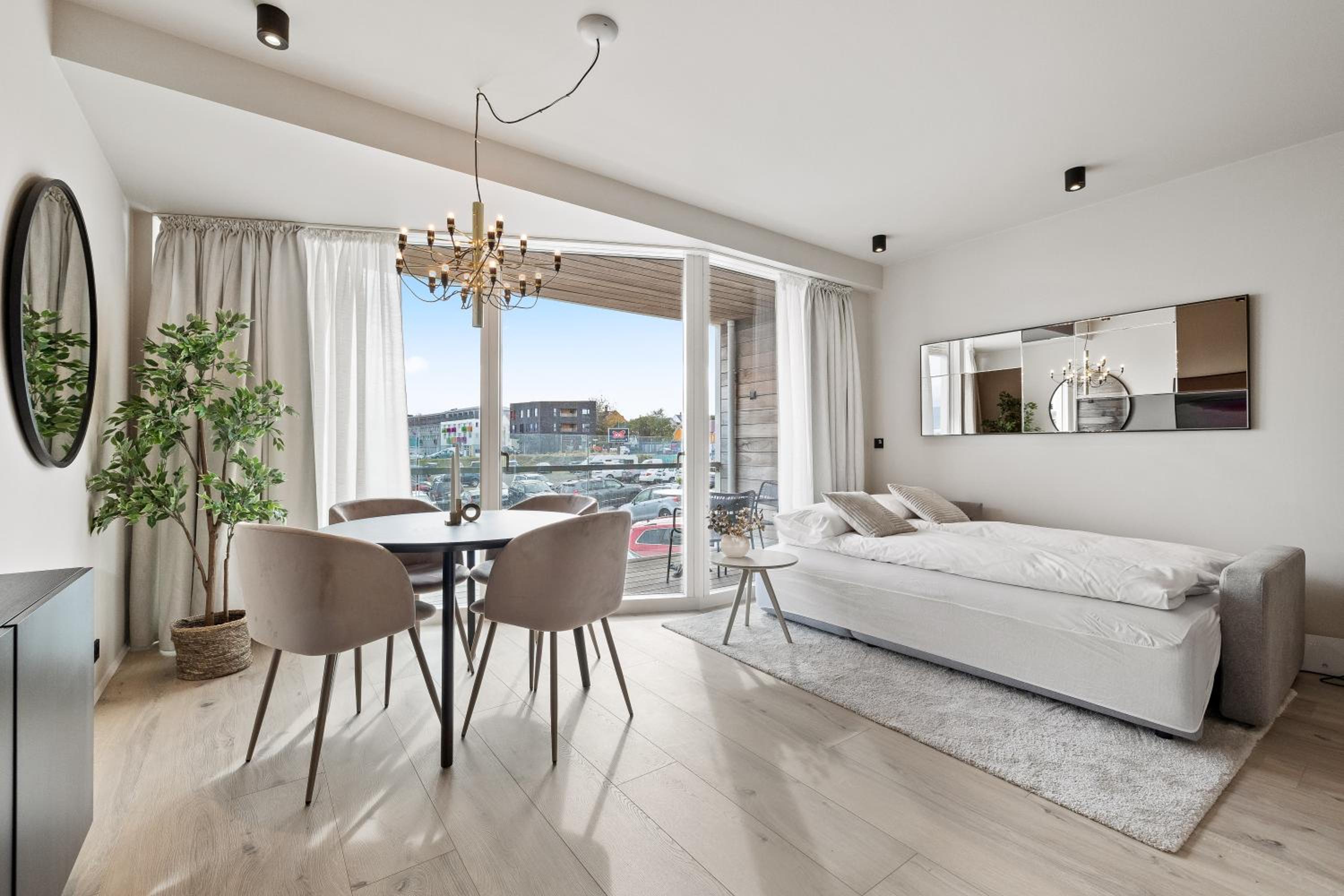 Brand New Downtown Harbor Apartment view 4