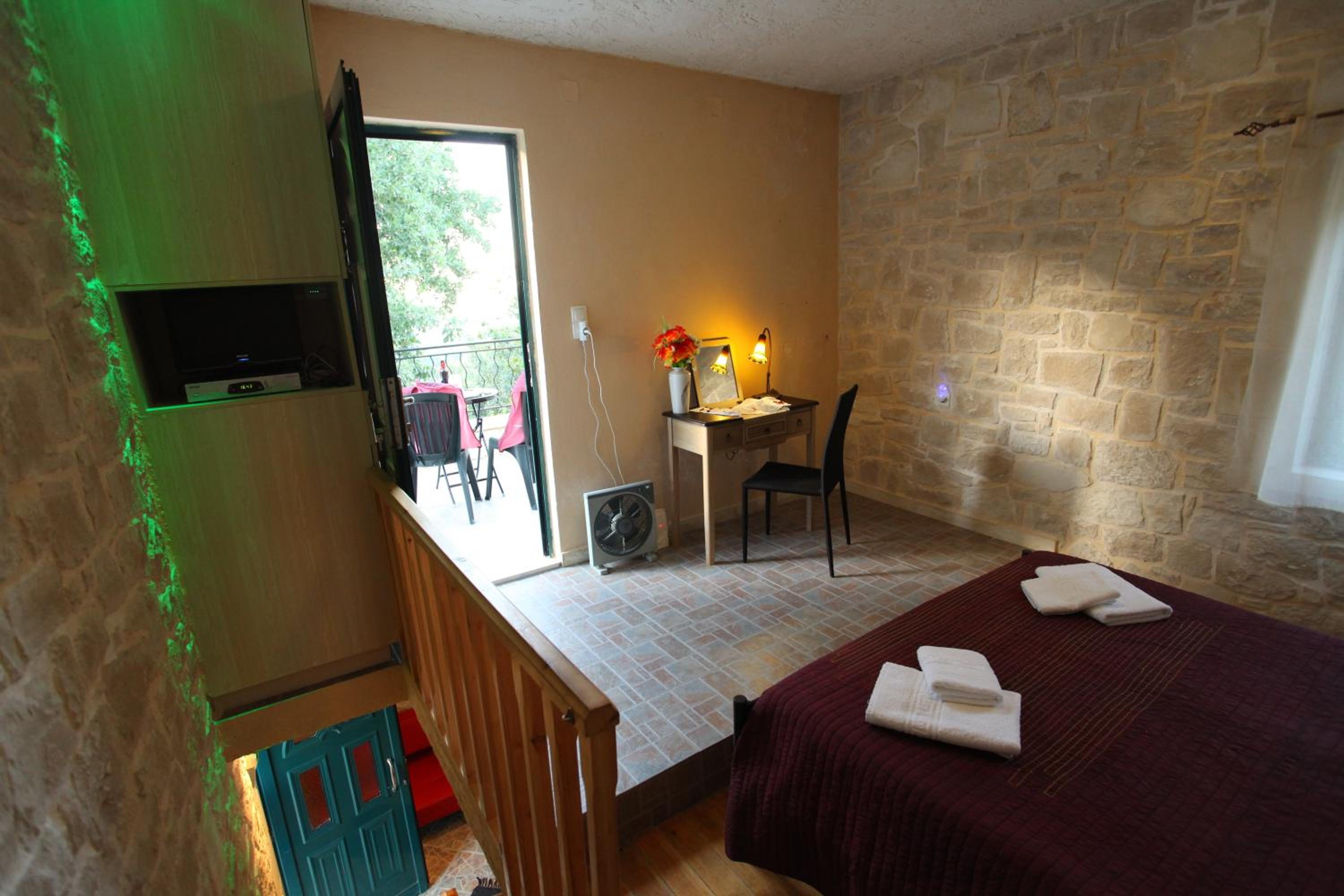 Photo 18