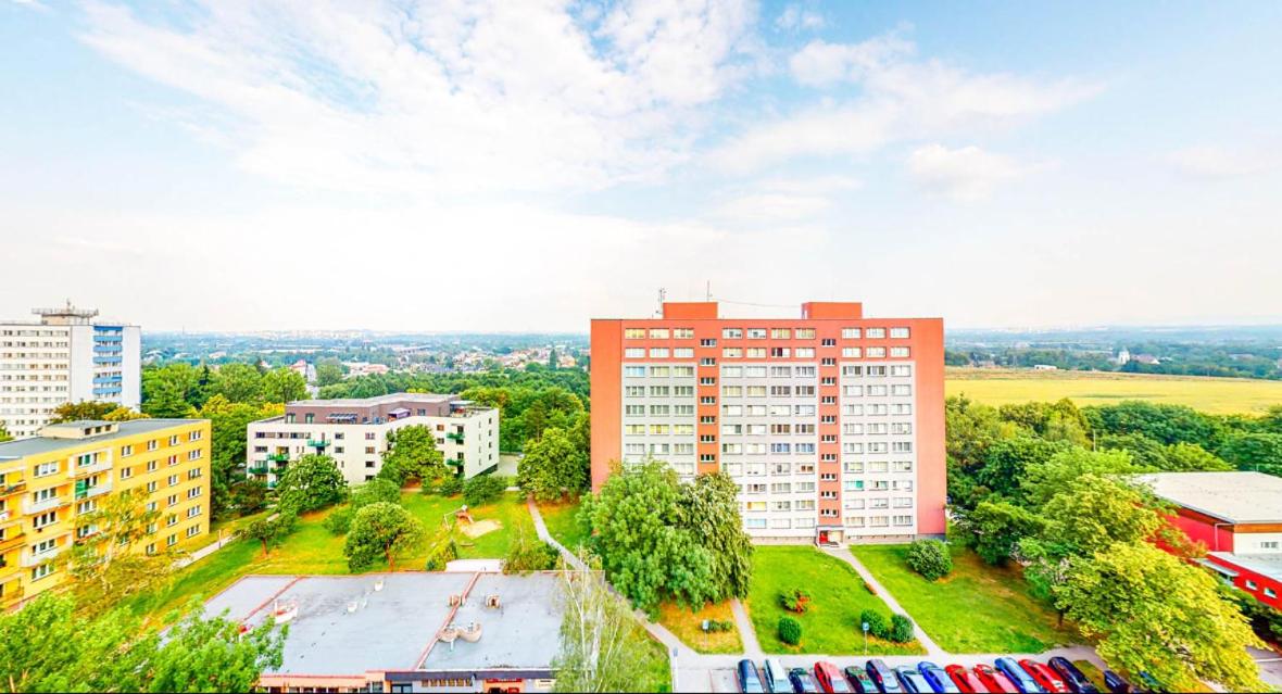 Nový apartmán v Ostravě u Mišky s akváriem a výhledem z balkonu na Beskydy